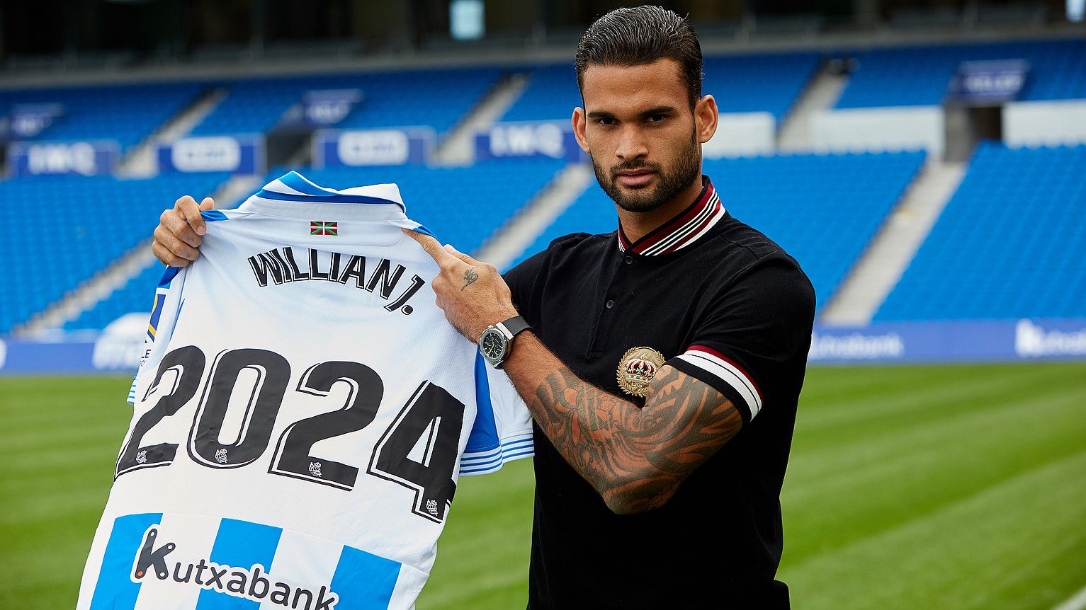 Willian Jose, 2024 idatzia duen Realeko elastikoarekin, atzo, Anoetan. REALA.