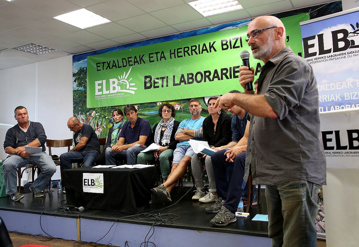 ELBko kideak, atzo goizeko aurkezpenean, Ainhize-Monjolosen. BOB EDME. ELBko kideak, atzo goizeko aurkezpenean, Ainhize-Monjolosen. BOB EDME.