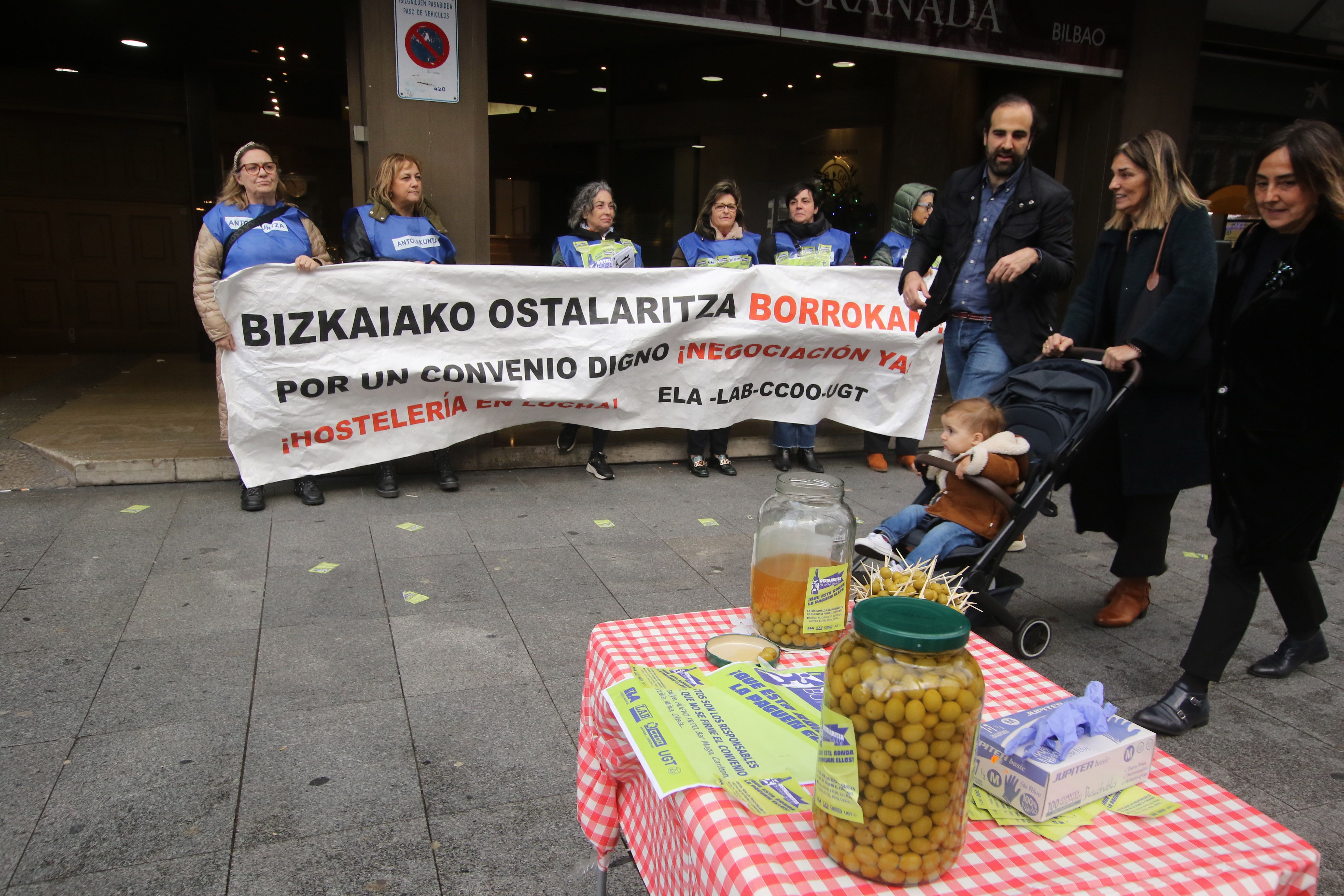 Bizkaiko ostalaritzako langileek hitzarmena berritu dute orain. OSKAR MATXIN EDESA / FOKU