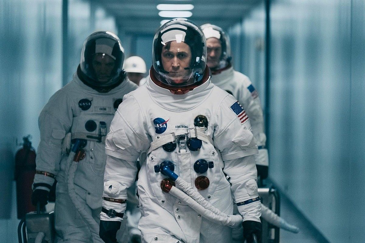Damien Chazellek ondo ezagutzen duen aktore bat aukeratu zuen Neil Amstrongena egiteko: Ryan Gosling. BERRIA. Damien Chazellek ondo ezagutzen duen aktore bat aukeratu zuen Neil Amstrongena egiteko: Ryan Gosling. BERRIA.