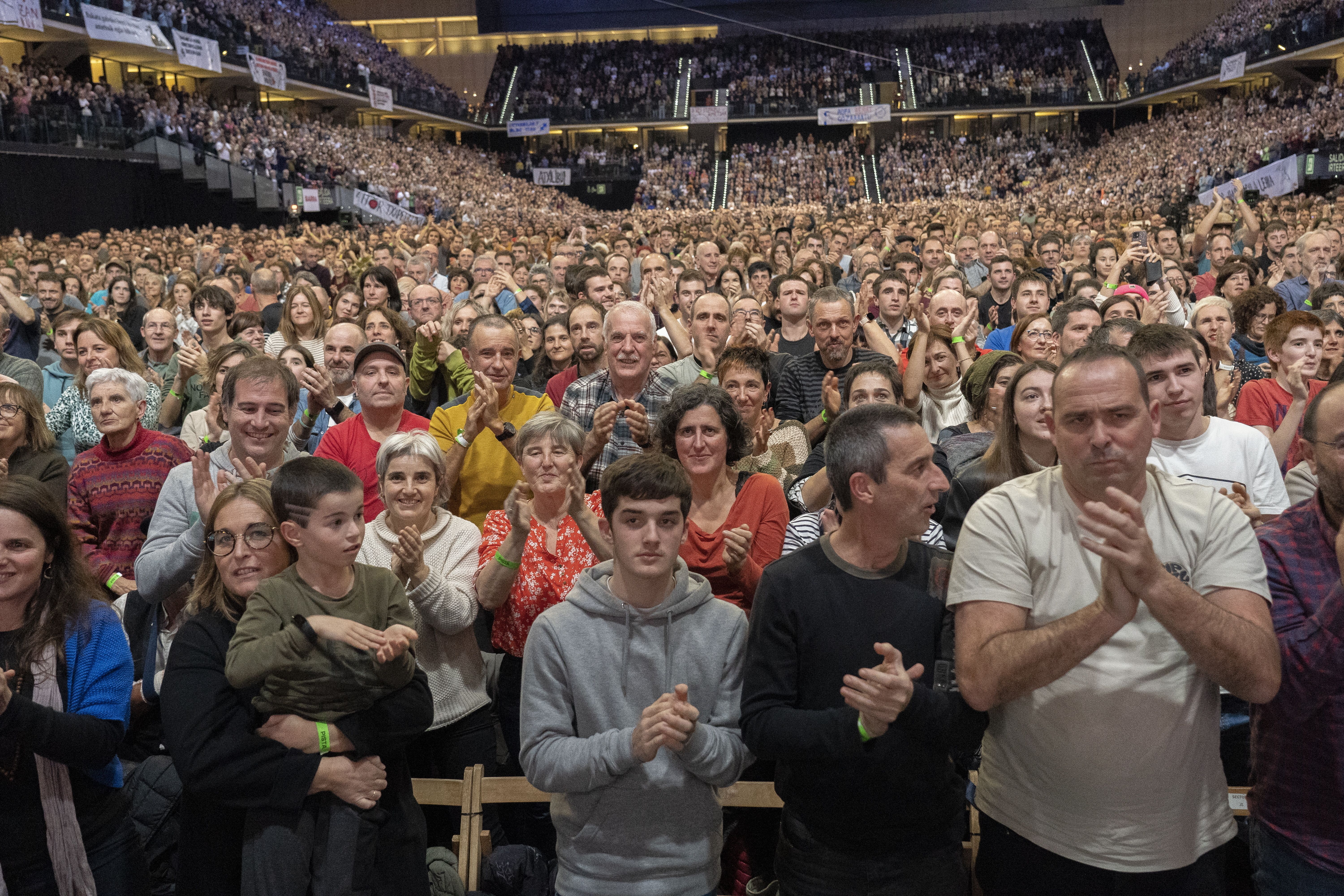 Ehunka bertsozale 2022ko Bertsolari Txapelketa Nagusiko finalean, Iruñean. IÑIGO URIZ / FOKU