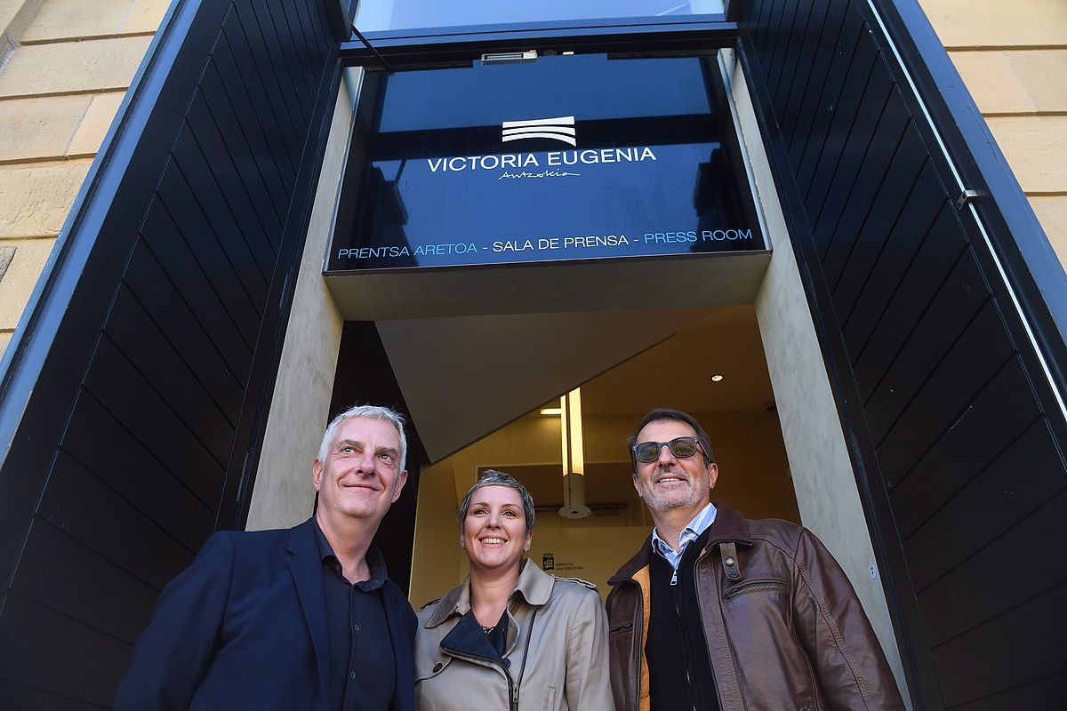 Jaime Otamendi, Carine Agirregomezkorta eta Yves Kordian, atzo, Donostiako Viktoria Eugenia antzokian. JON URBE / FOKU. Jaime Otamendi, Carine Agirregomezkorta eta Yves Kordian, atzo, Donostiako Viktoria Eugenia antzokian. JON URBE / FOKU.