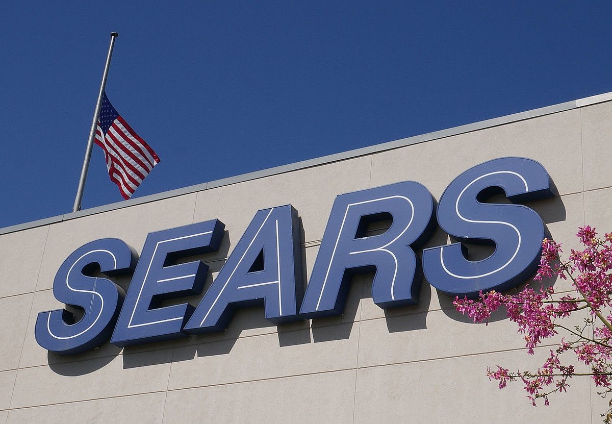 Sears enpresaren saltoki bat Northridgen (Kalifornia, AEB), artxiboko irudi batean. MIKEL NELSON / EFE.