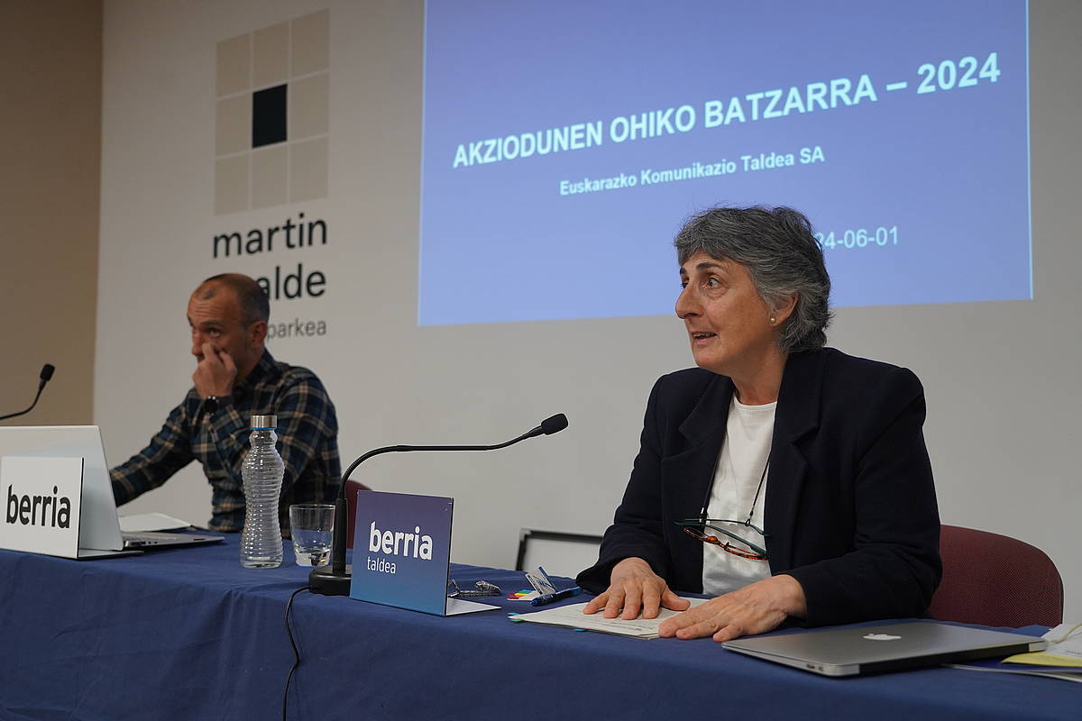 Iban Arregi eta Beatriz Zabalondo Berria Taldeko kontseilari ordezkaria eta lehendakaria, hurrenez hurren