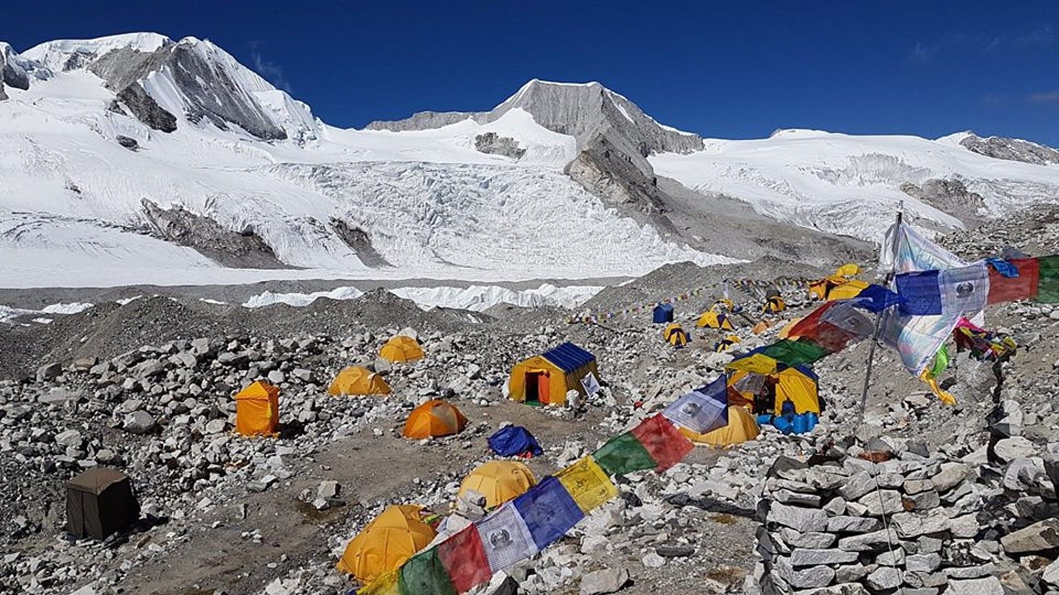 Oinarrizko kanpamendua. Cho Oyu mendiko beheko kanpalekua, 5.700 metrotan. FREDO ARBURUA.