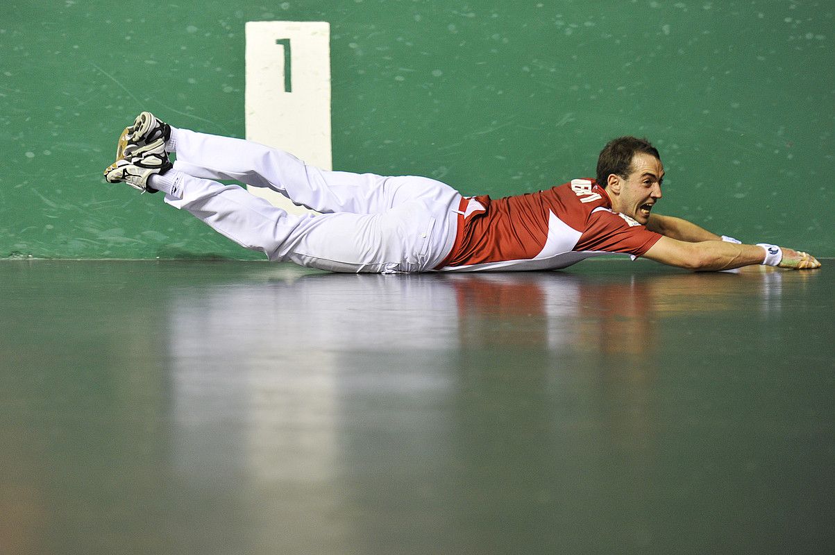 David Merino, pilota bat lurretik jo nahian. IDOIA ZABALETA / FOKU.