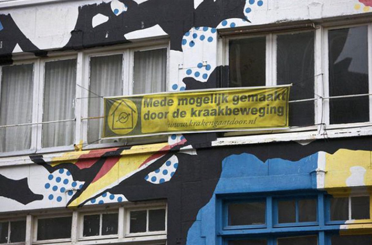 Amsterdamgo Spuistraateko Vrankrijk okupa etxea. Oraindik bizi da. BERRIA.