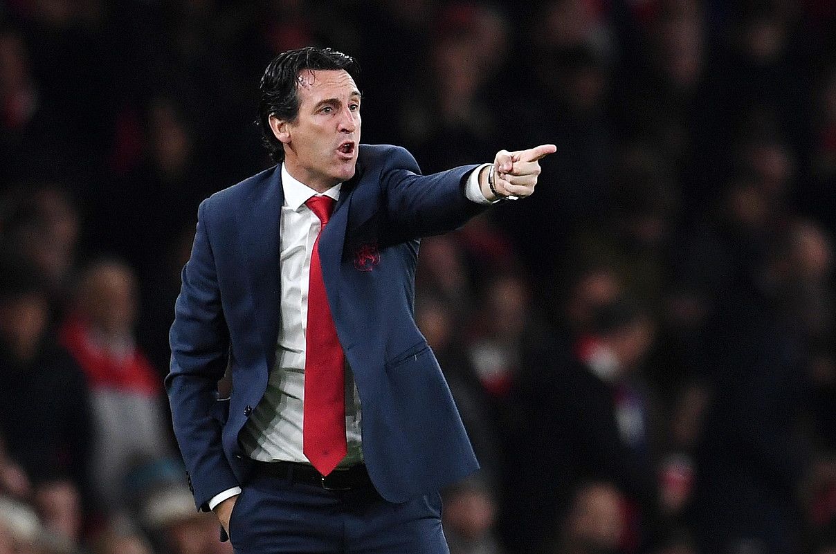 Unai Emery entrenatzaile hondarribiarra, joan den astelehenean, Arsenalek Leicester Cityren aurka jokatutako norgehiagokan. ANDY RAIN / EFE.