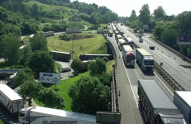 Biriatuko ordainlekuko auto ilara, 17:30ean. EUSKO JAURLARITZA