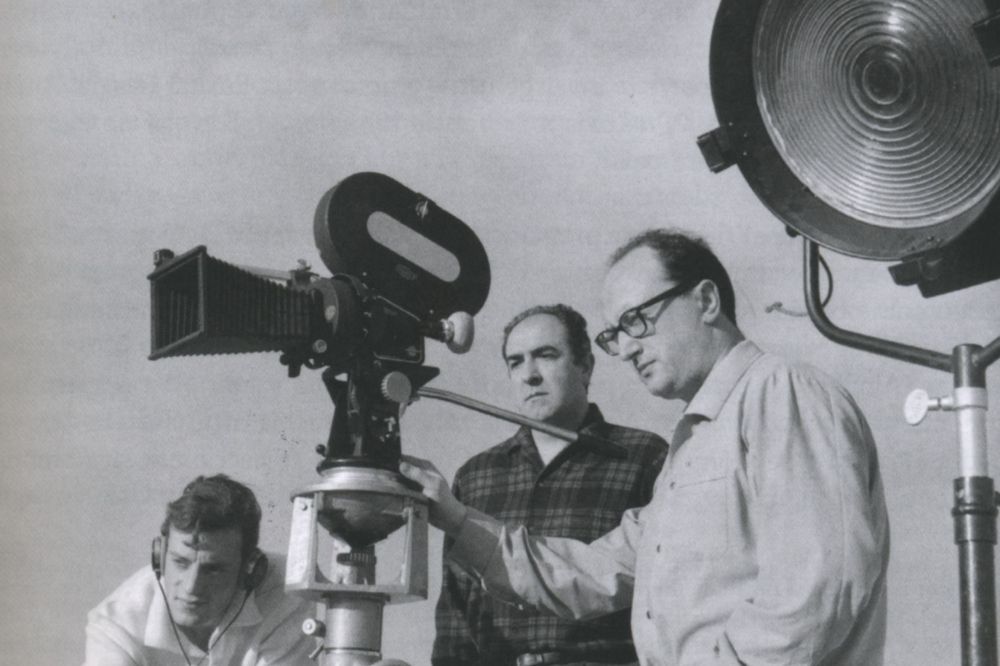 Nestor Basterretxea eta Fernando Larrukert 'Ama Lur' lanaren filmaketan. BERRIA Nestor Basterretxea eta Fernando Larrukert 'Ama Lur' lanaren filmaketan. BERRIA