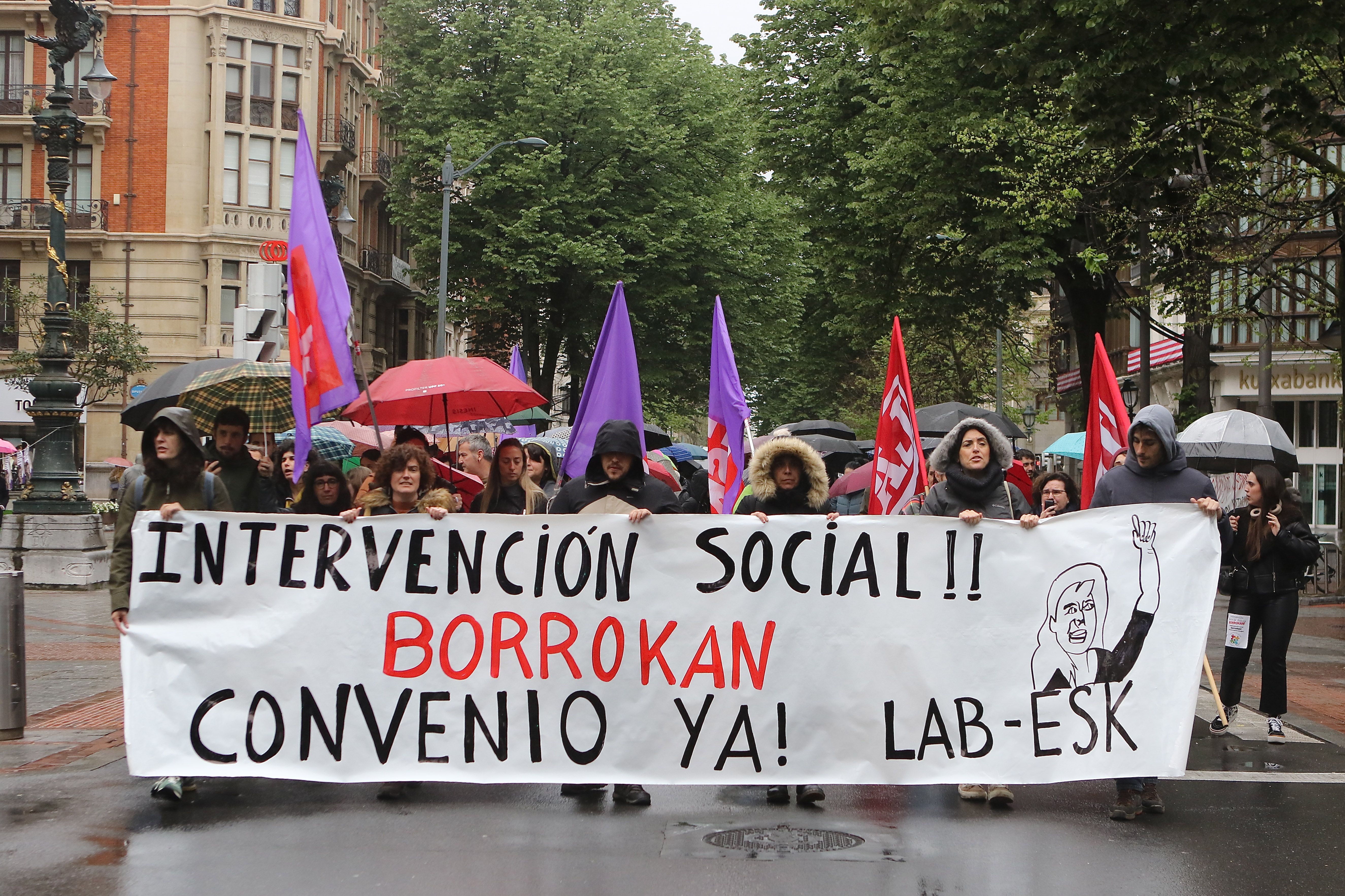 Bizkaiko esku hartze sozialeko langileen mobilizazio bat, joan den apirilean. OSKAR MATXIN EDESA / FOKU