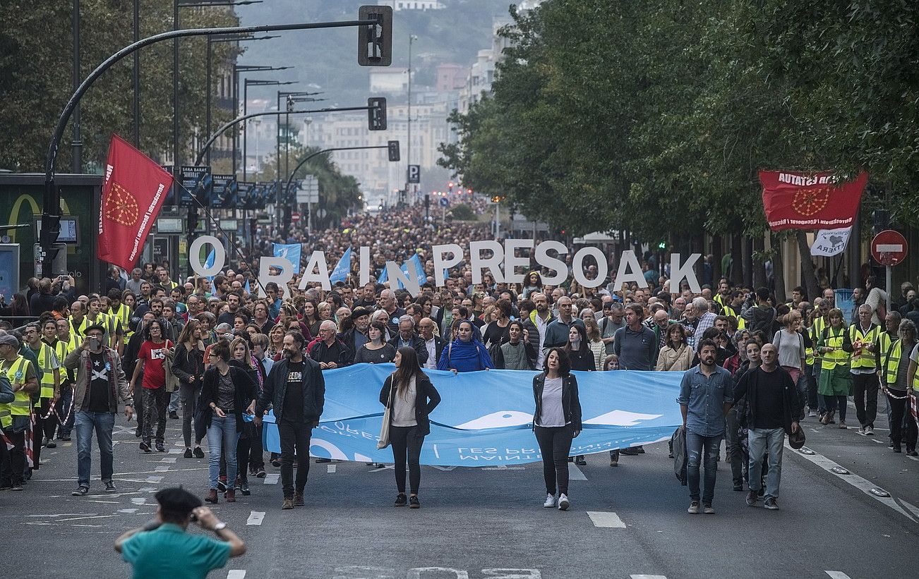 Orain Presoak dinamikak deitutako manifestazioa, urriaren 20an. JON URBE / FOKU. Orain Presoak dinamikak deitutako manifestazioa, urriaren 20an. JON URBE / FOKU.