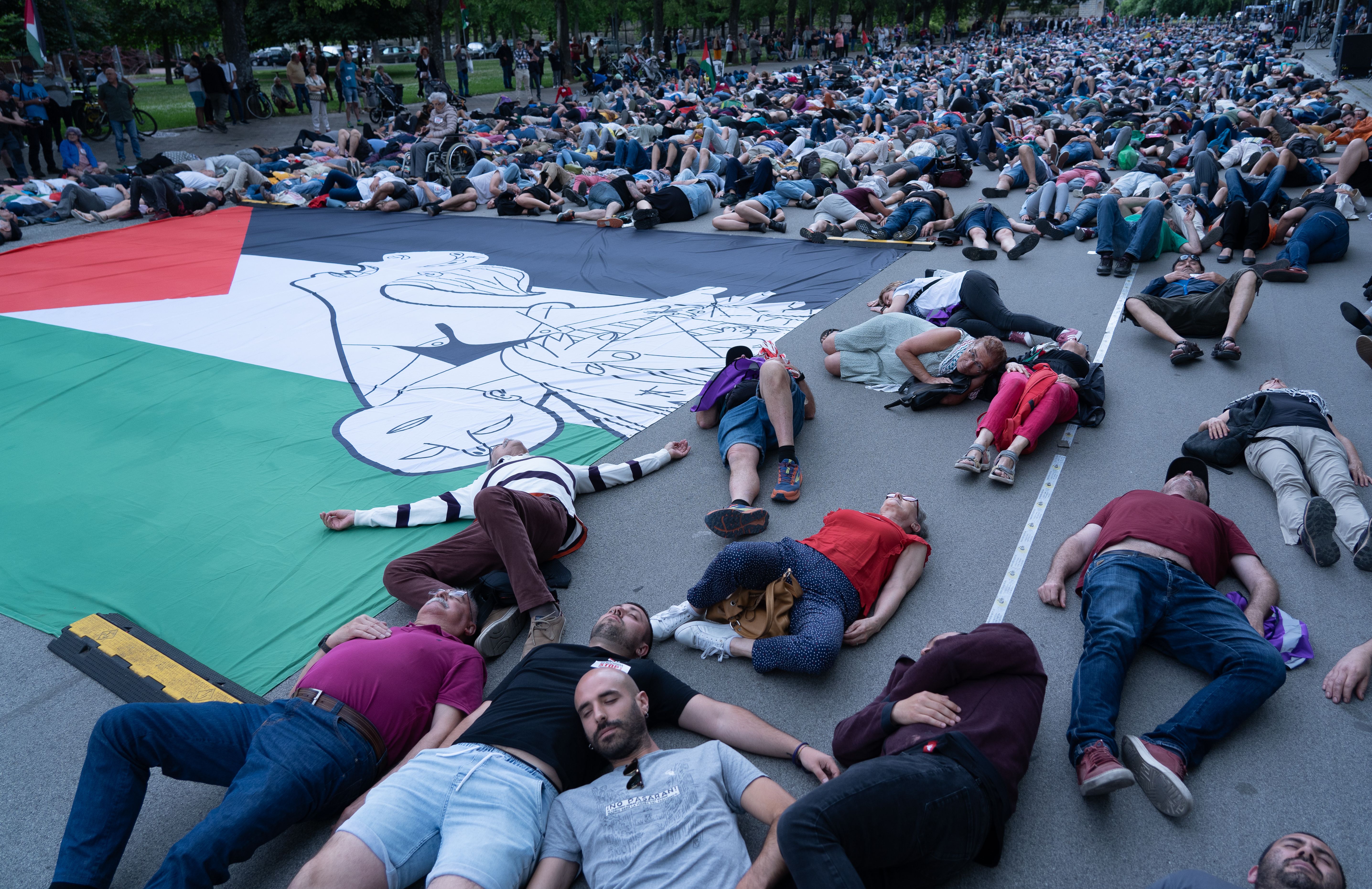 Yala eta Gernika-Palestina mugimenduek deitutako Palestinaren aldeko azken manifestazioa, Iruñean. JAGOBA MANTEROLA / FOKU