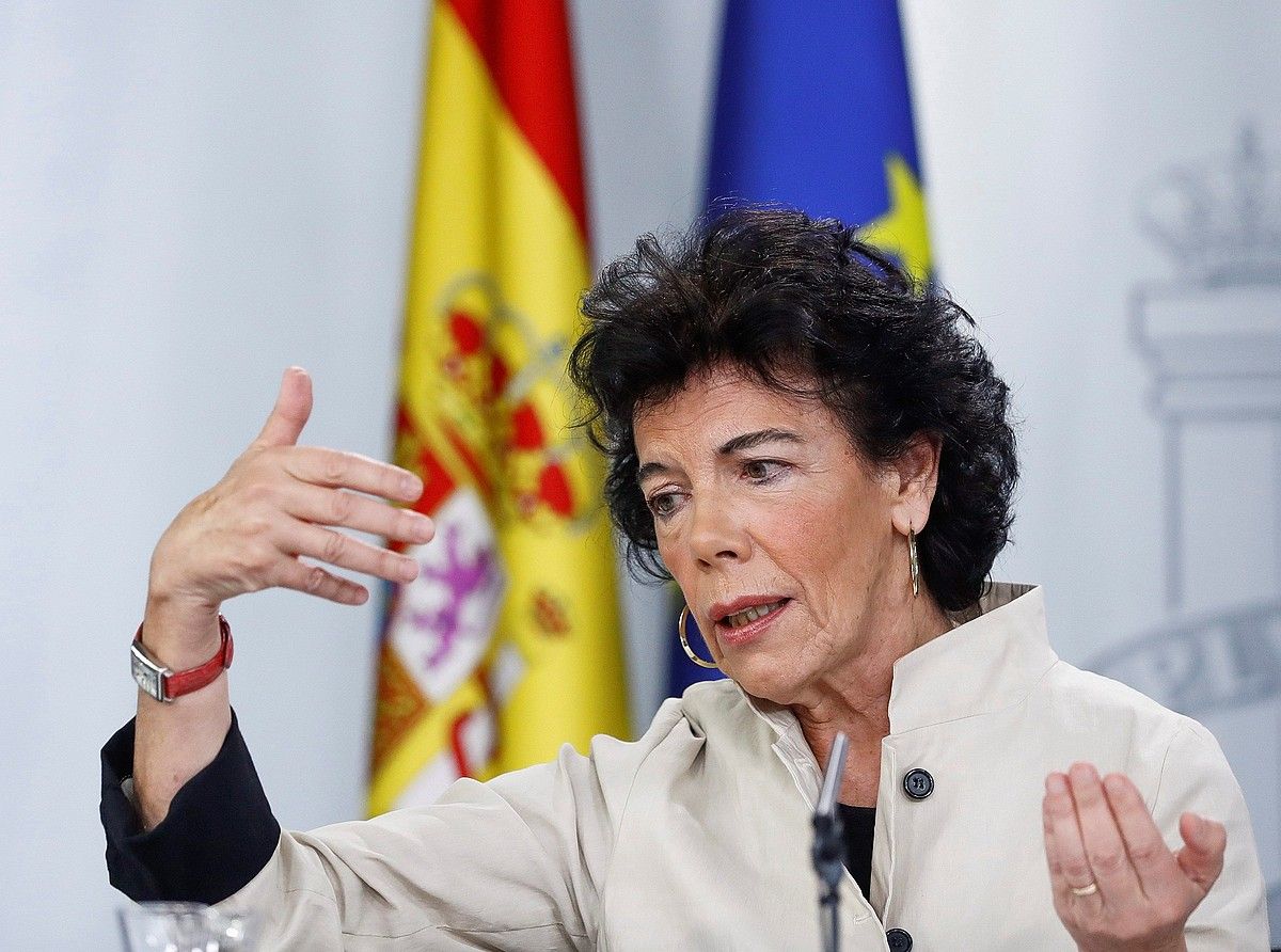 Isabel Zelaa, Espainiako Hezkuntza ministroa, agerraldi batean. EMILIO NARANJO / EFE.