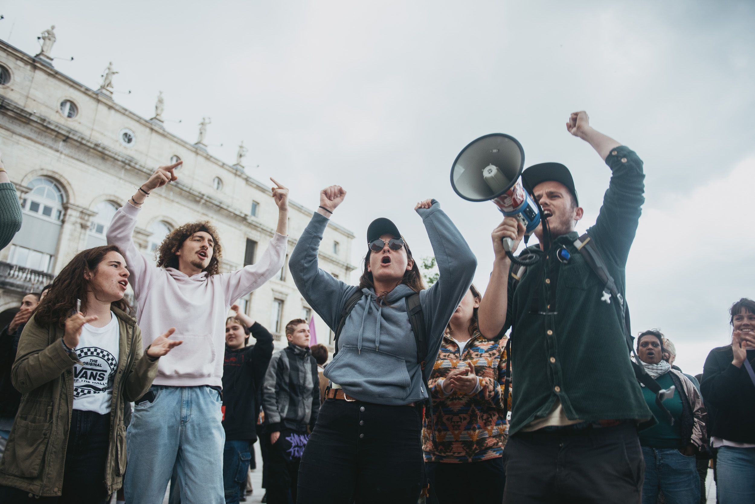 Eskuin muturraren aurkako manifestazioa Baionan, astelehenean. GUILLAUME FAUVEAU