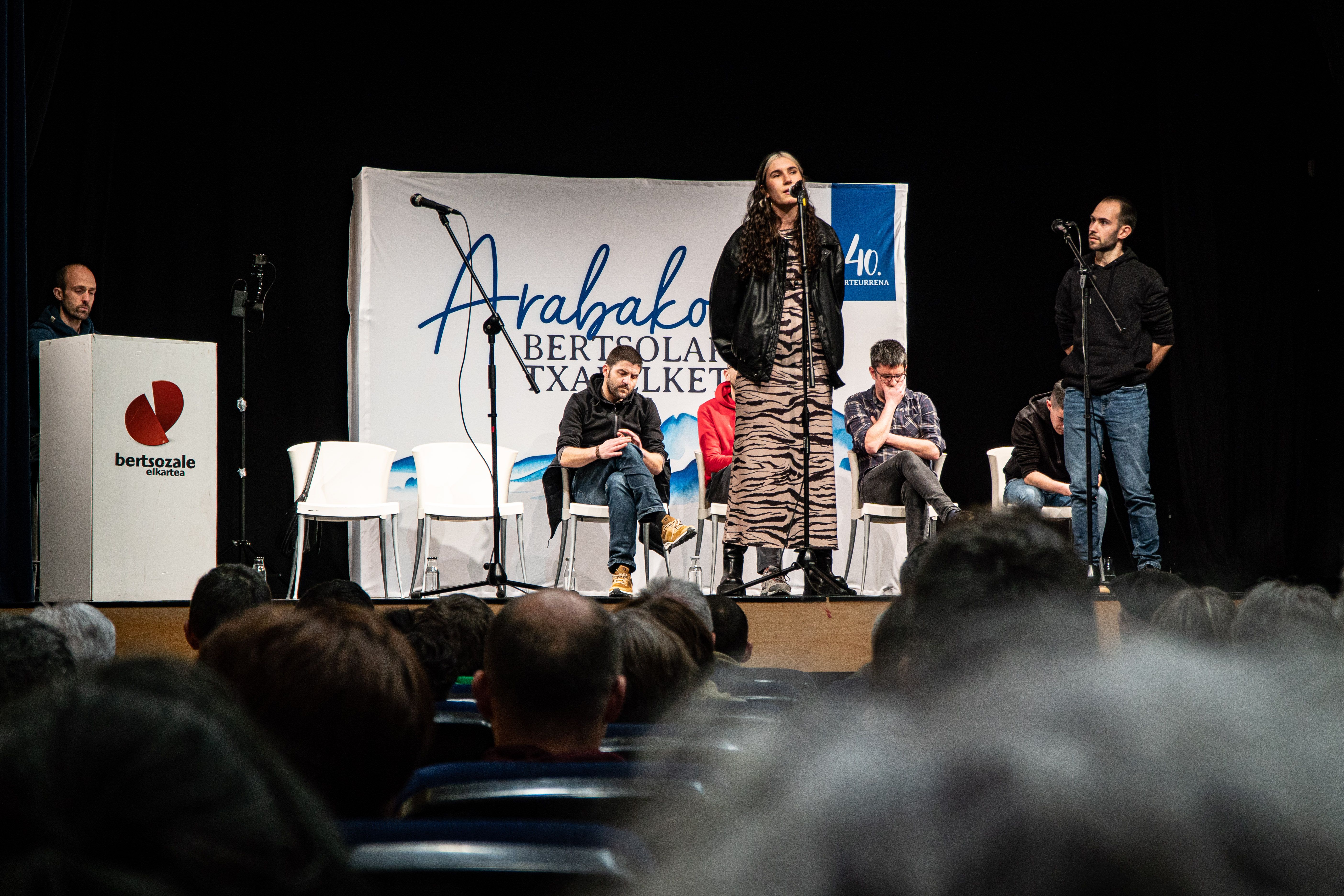 Arabako Bertsolari Txapelketako lehenbiziko finalaurreko irudia