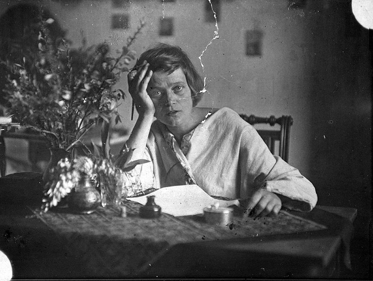 Emmy Hennings, 1917 eta 1919 bitartean egindako argazki batean. BERRIA.