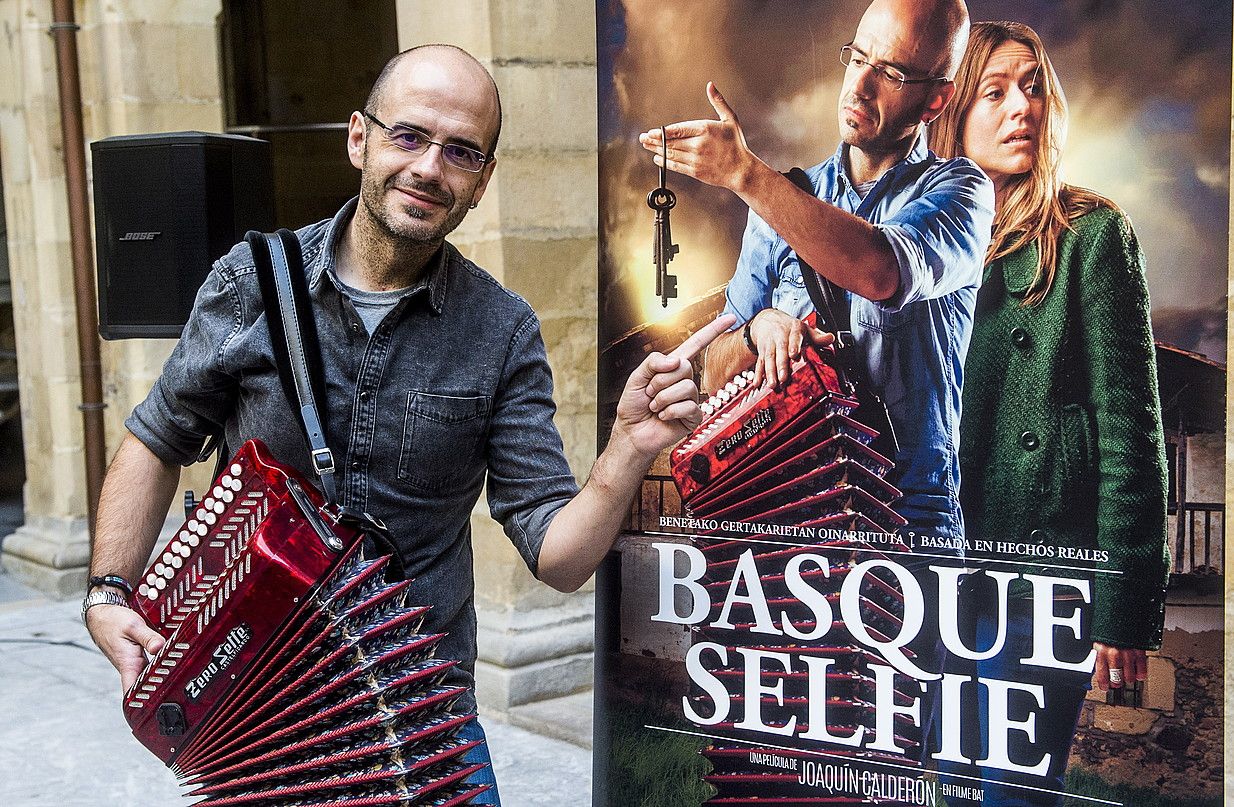 Agus Barandiaran musikaria, atzo, Bilboko Euskal Museoan. L. JAUREGIALTZO / FOKU.