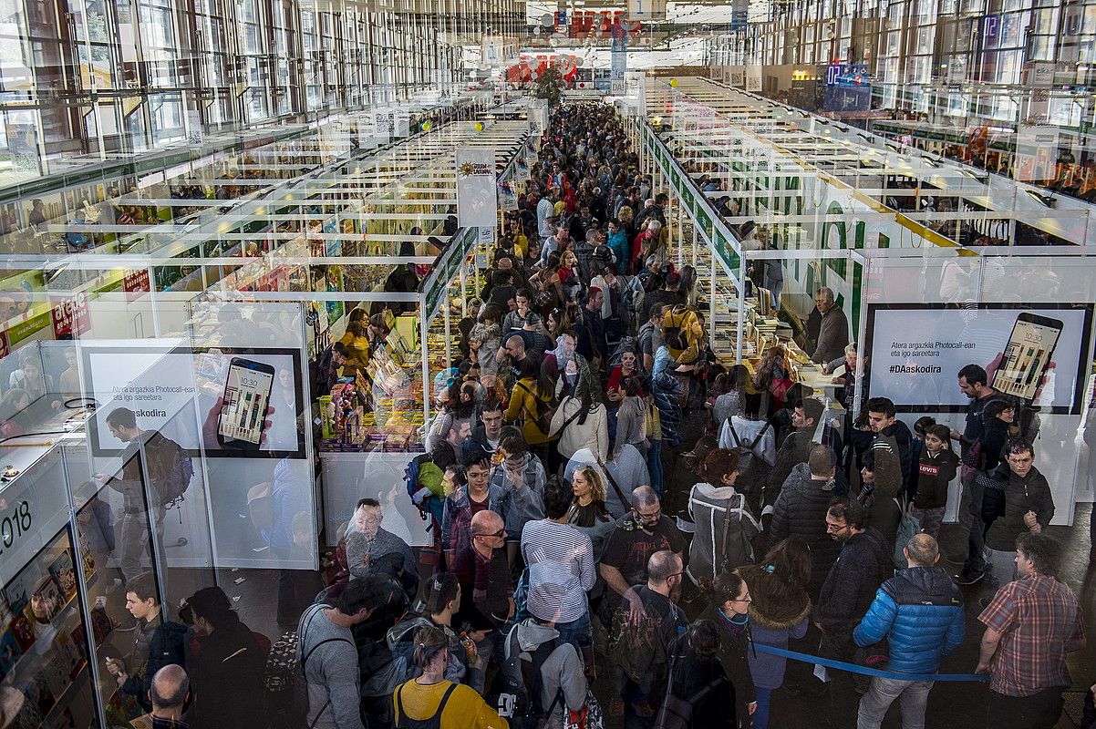 Gerediaga elkartea pozik azaldu da Durangoko 53. Azokak izan duen harrerarekin. MARISOL RAMIREZ / FOKU. Gerediaga elkartea pozik azaldu da Durangoko 53. Azokak izan duen harrerarekin. MARISOL RAMIREZ / FOKU.