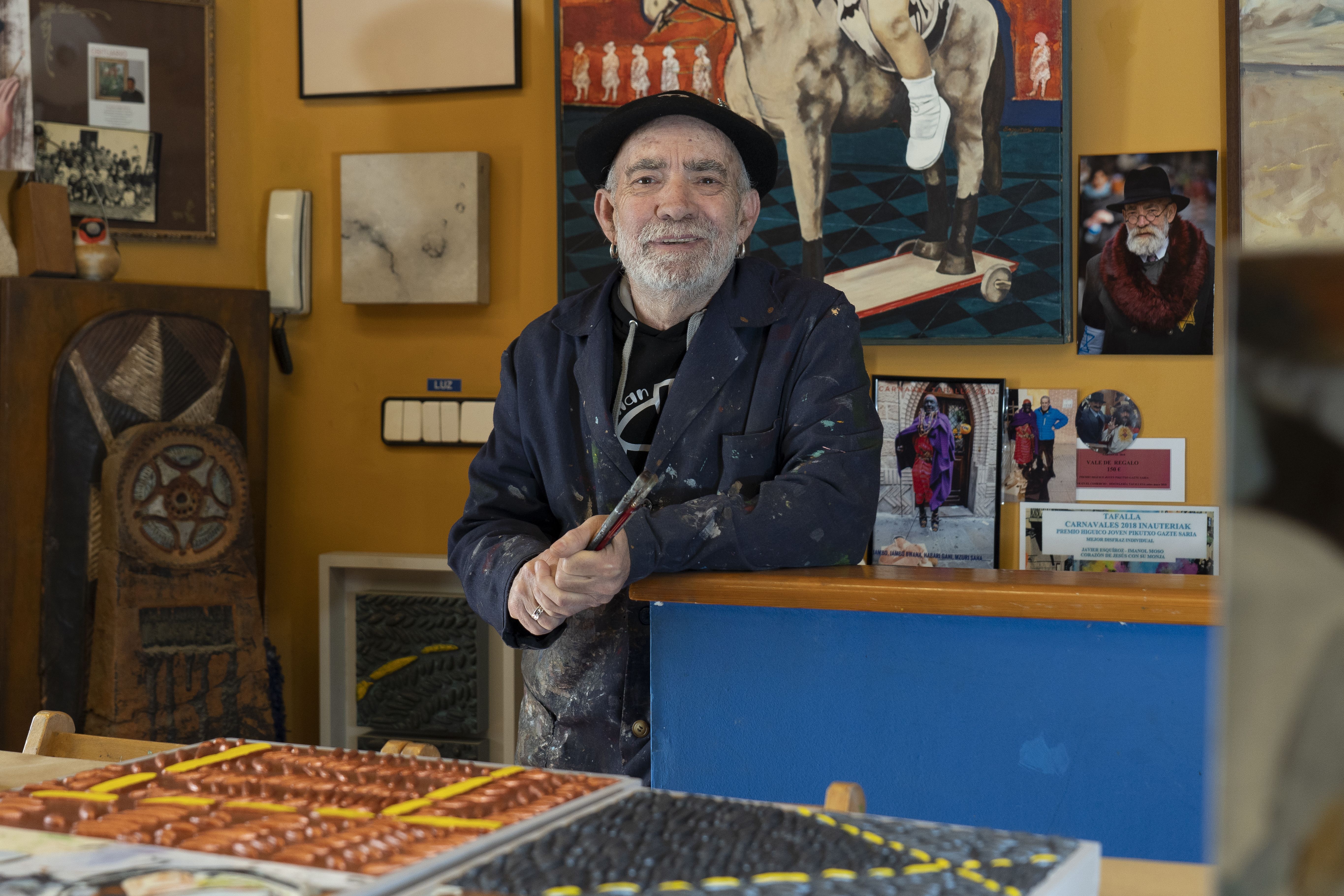 Javier Eskiroz, margolaria, bere estudioan
