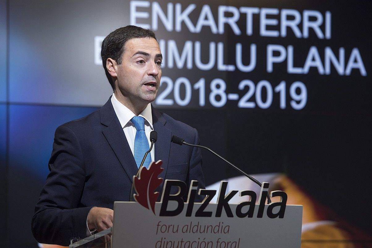 Imanol Pradales, atzo, Enkarterri biziberritzeko planaren emaitzak aurkezten, Bilbon. MONIKA DEL VALLE / FOKU. Imanol Pradales, atzo, Enkarterri biziberritzeko planaren emaitzak aurkezten, Bilbon. MONIKA DEL VALLE / FOKU.