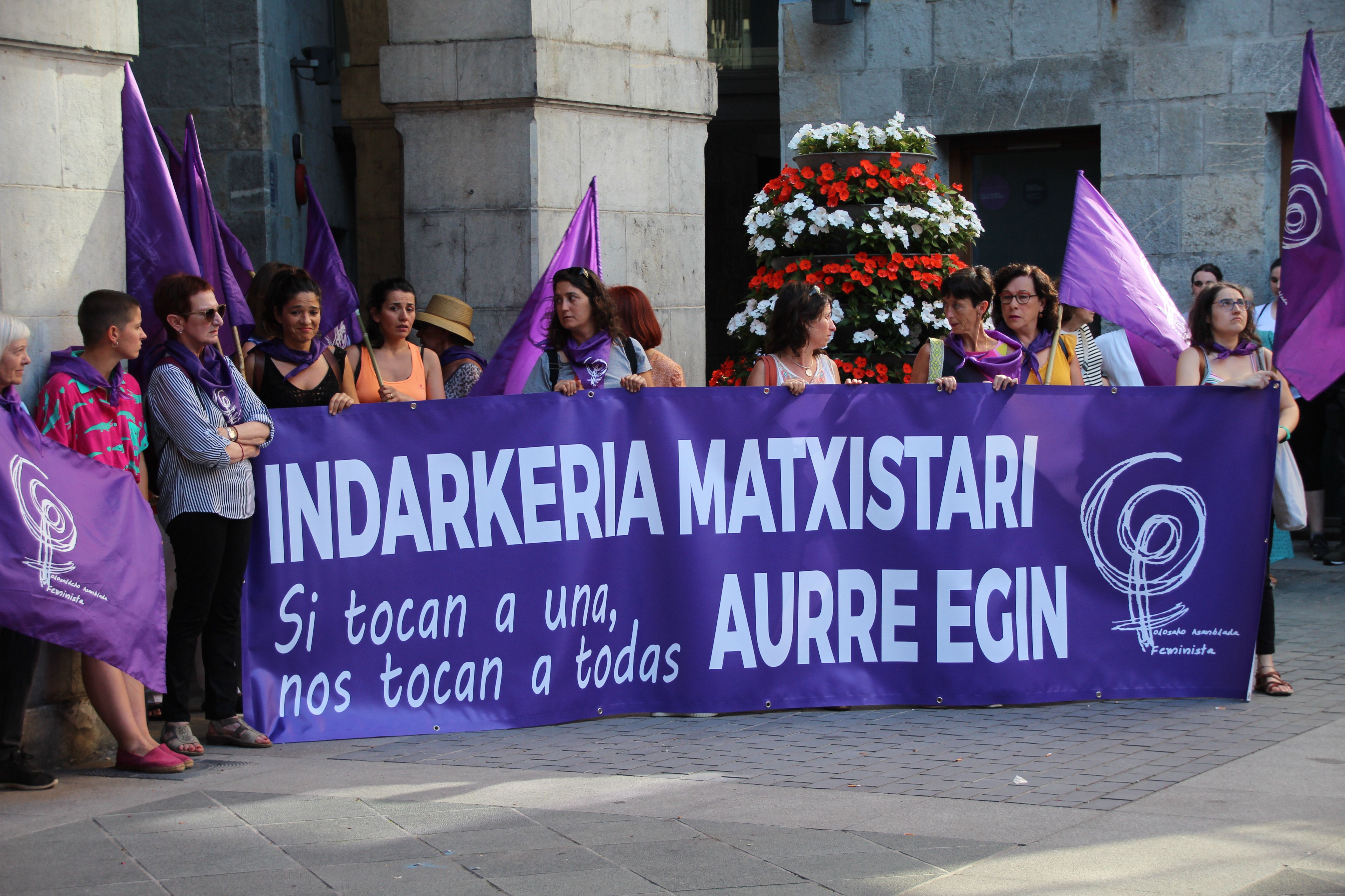 Indarkeria matxista salatzeko elkarretaratze bat, artxiboko irudi batean. JAIZKI FONTANEDA / FOKU