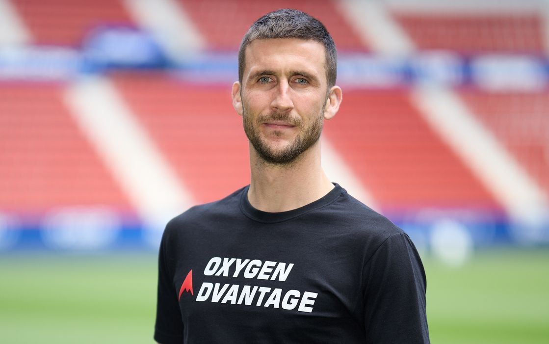 Oier Sanjurjo, Iruñeko Sadar futbol zelaian. JUAN PEDRO URDIROZ