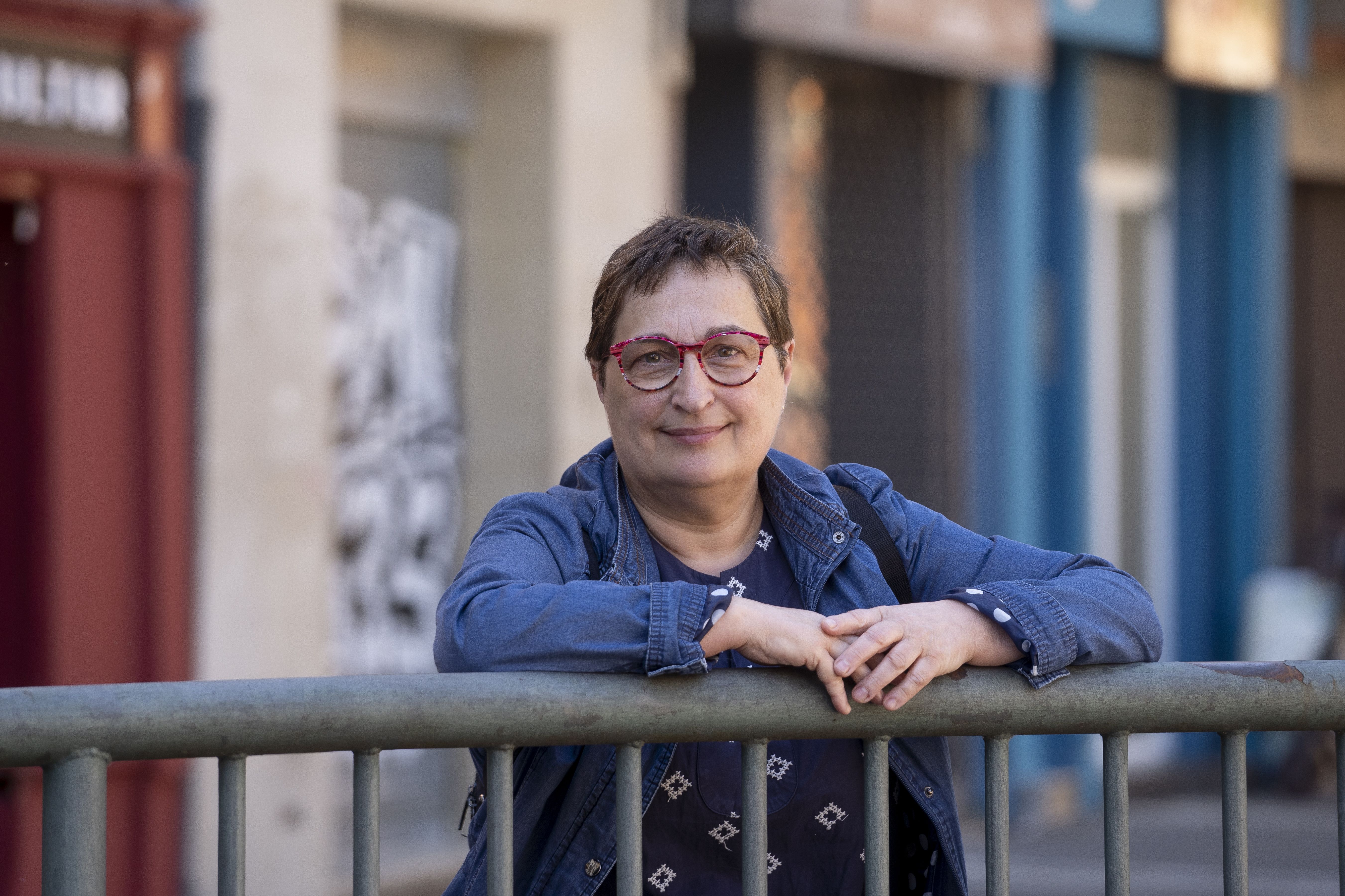 Marcela Abarzuza, Abarzuza liburu dendakoa. Erretiroa hartu du.