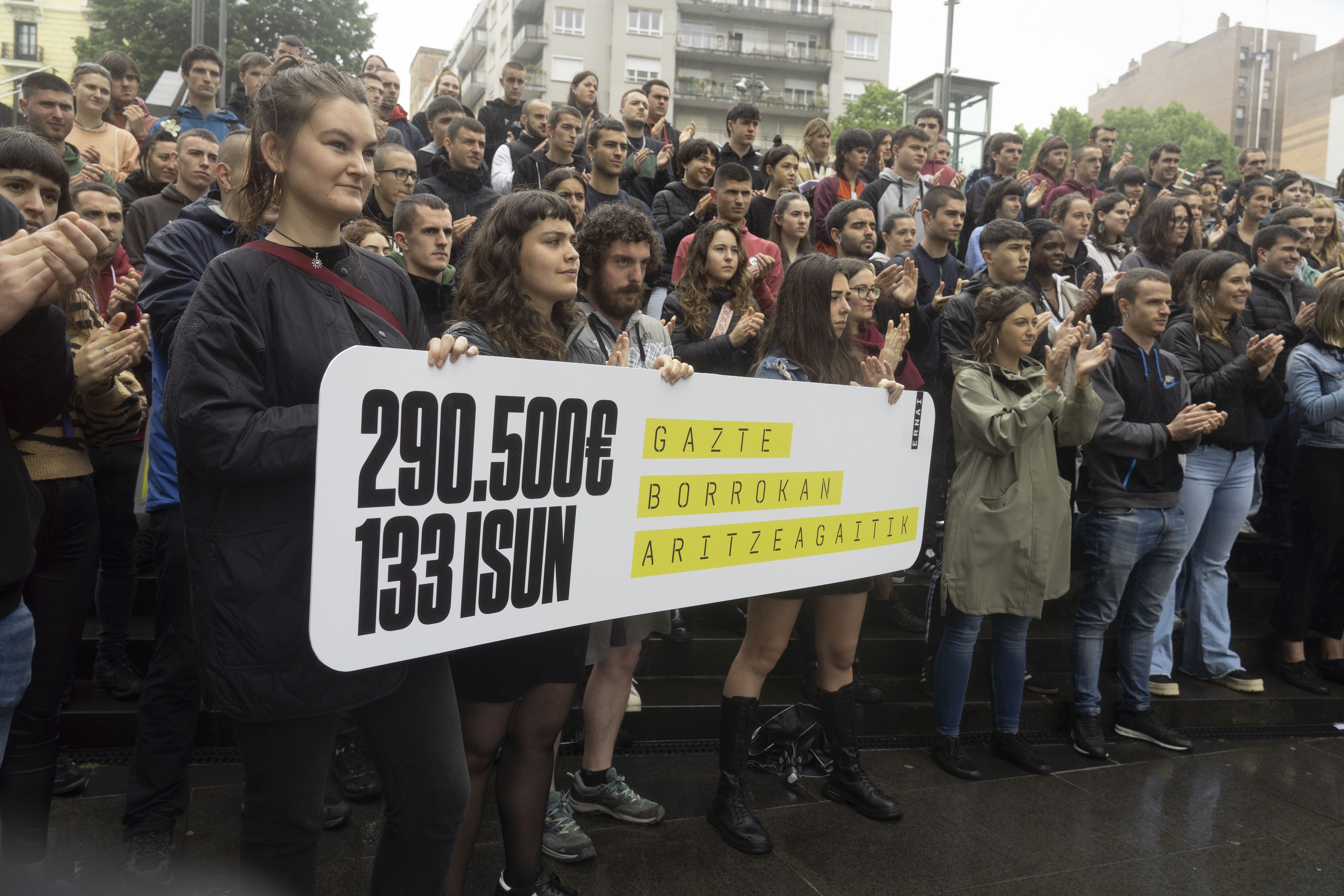 Isunen berri emateko agerraldia egin zuen Ernaik, Bilbon. MONIKA DEL VALLE / FOKU