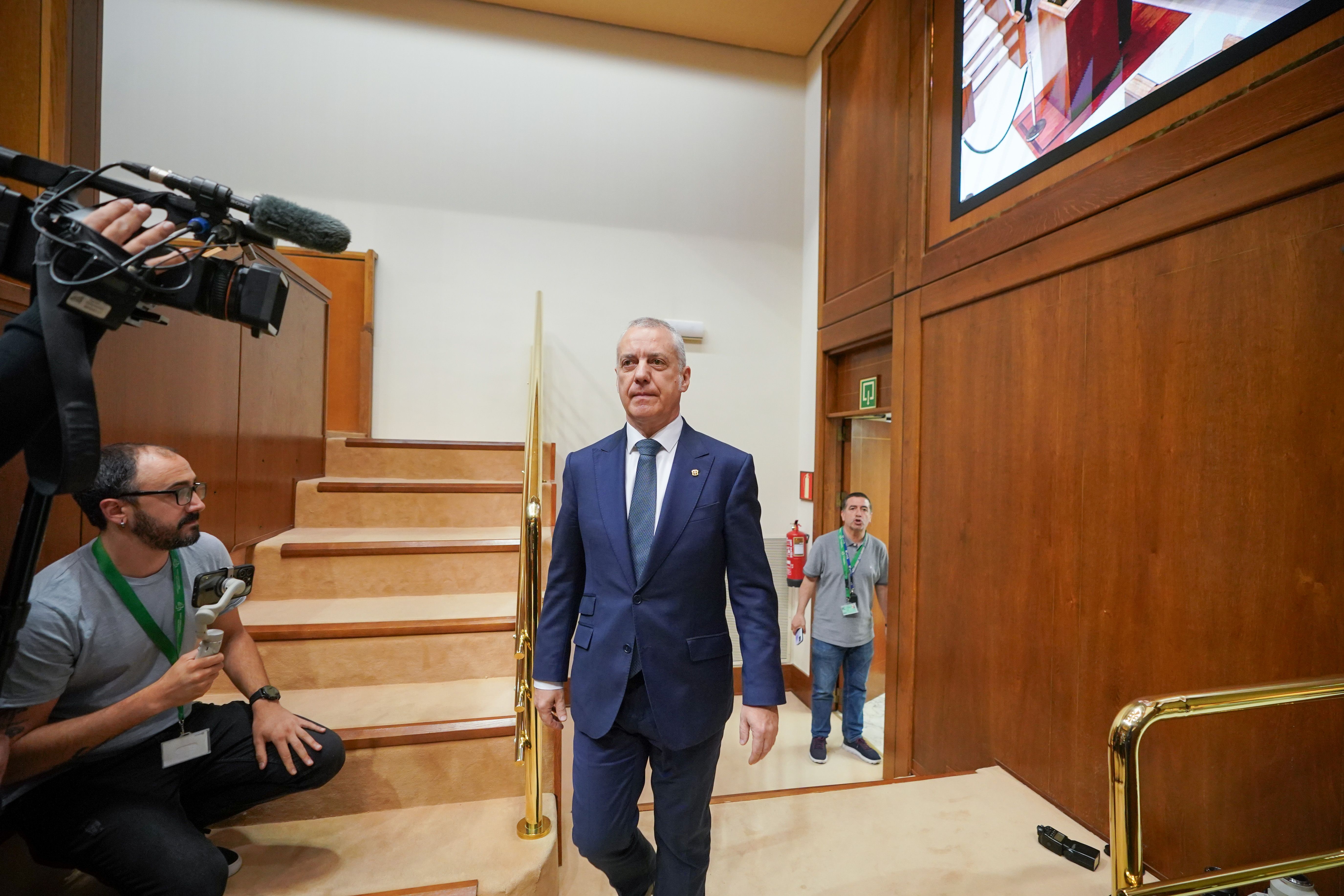 Iñigo Urkullu Eusko  Legebiltzarreko saioan sartzen, behin Pello Otxandianok hitzaldia amaitu duenean. ENDIKA PORTILLO / FOKU