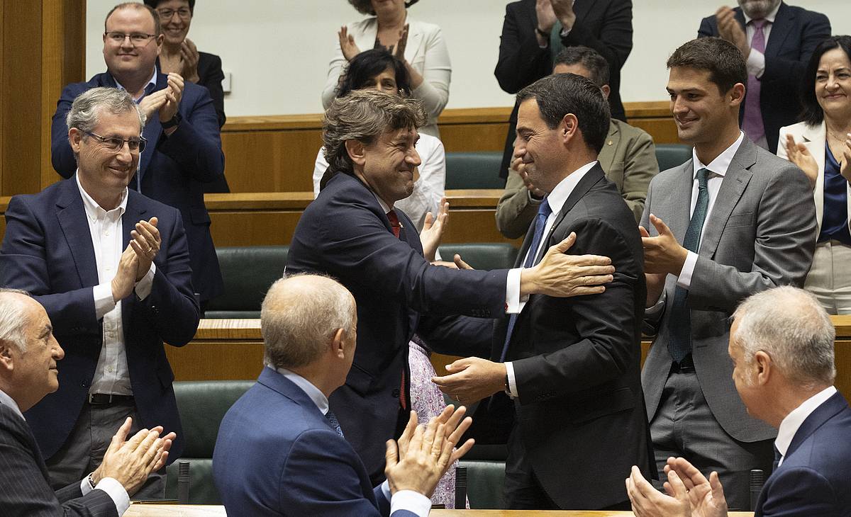 Andueza, Pradales zoriontzen. RAUL BOGAJO / FOKU