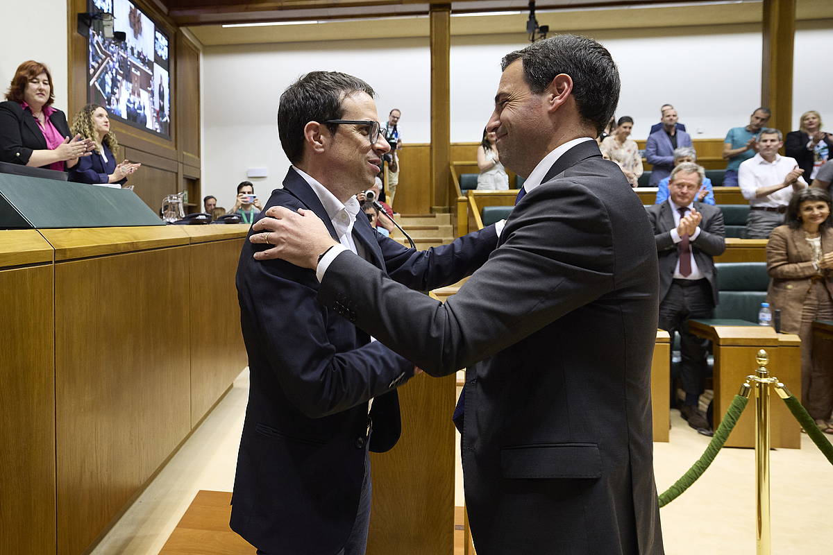 Otxandiano, Pradales zoriontzen. ADRIAN RUIZ-HIERRO / EFE