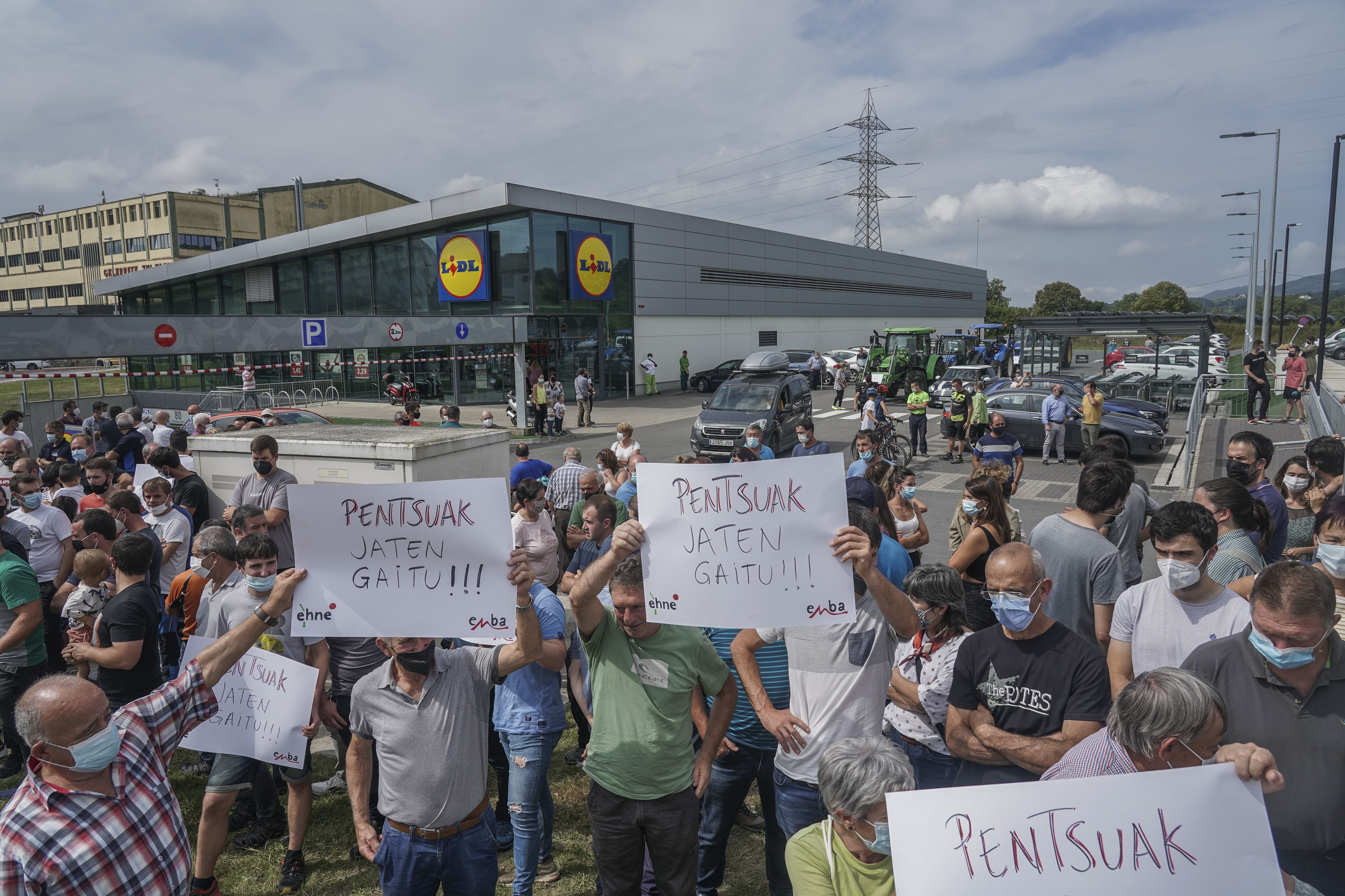 ENBAk eta EHNEk Lidlen aurka egindako protesta bat, Usurbilen. ANDONI CANELLADA / FOKU