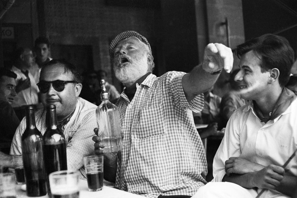 ERNEST HEMINGWAY ERNEST HEMINGWAY