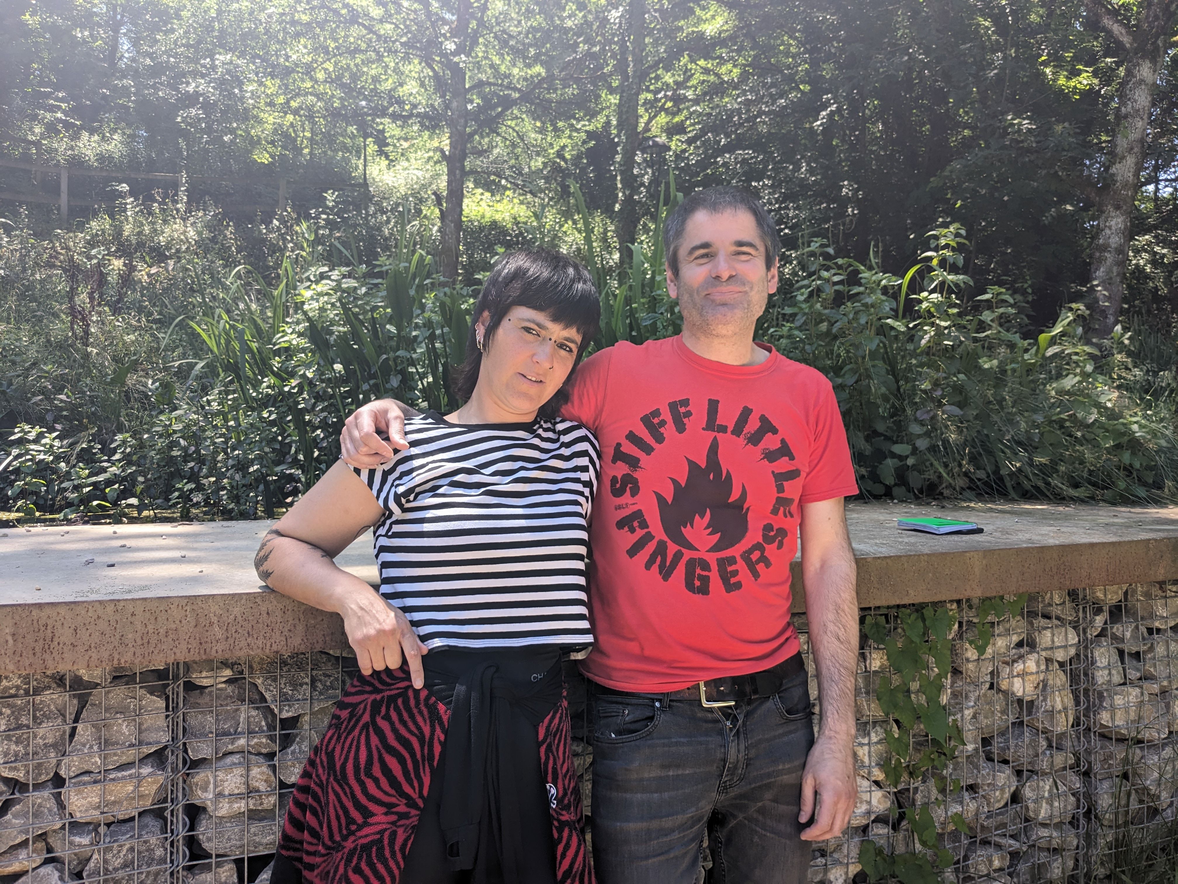 Naiara Urzelai eta Imanol Ugarte, Larru Beltzak taldeko kideak, herenegun, Oñatin. BERRIA