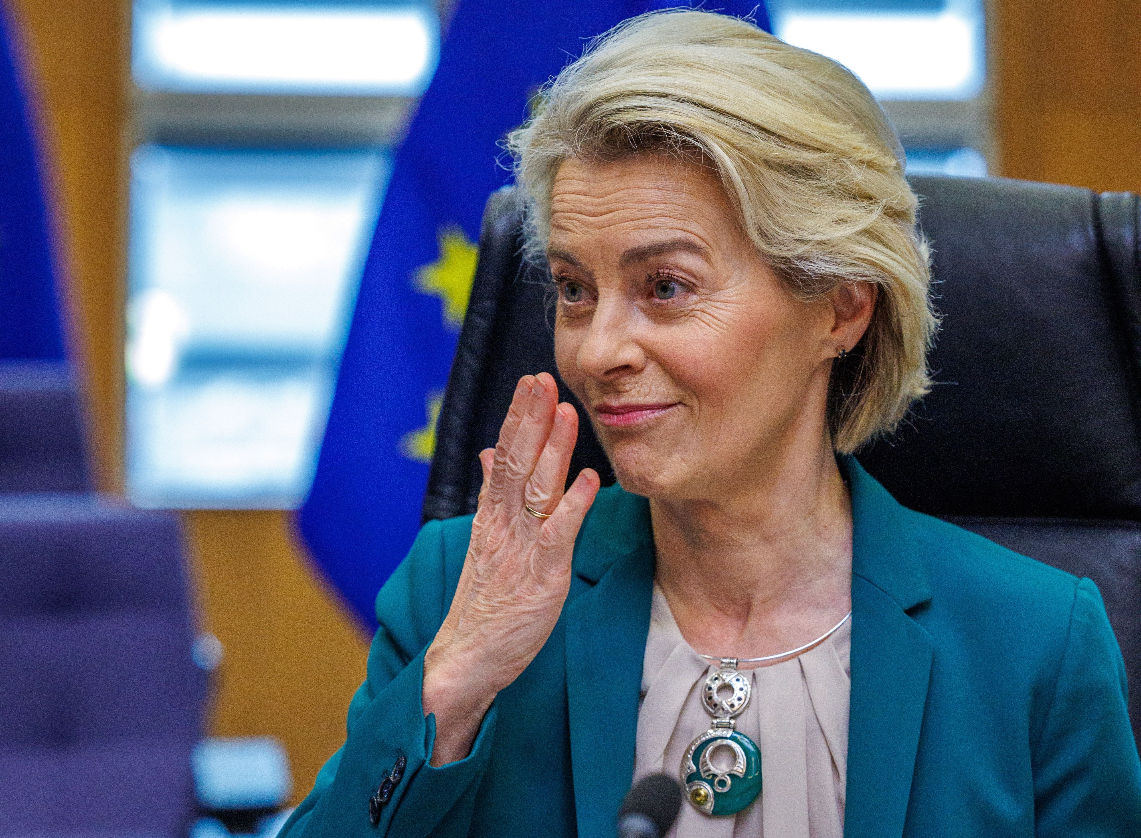 Ursula von der Leyen bilera batean, Bruselan, joan den astean. OLIVIER MATTHYS / EFE