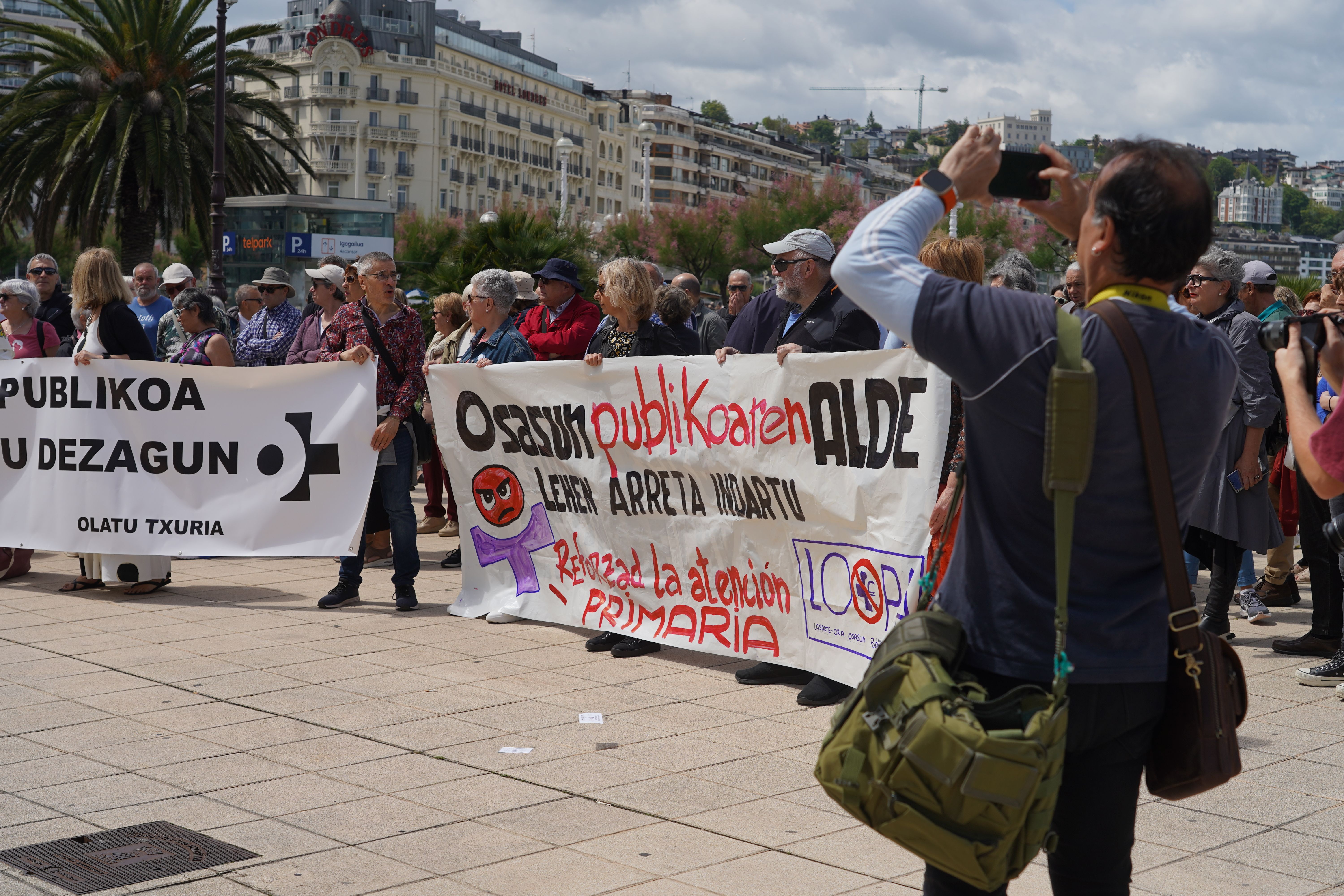 Donostialdea Osasun Publikoaren Alde plataformaren elkarretaratze bat. JON URBE / FOKU
