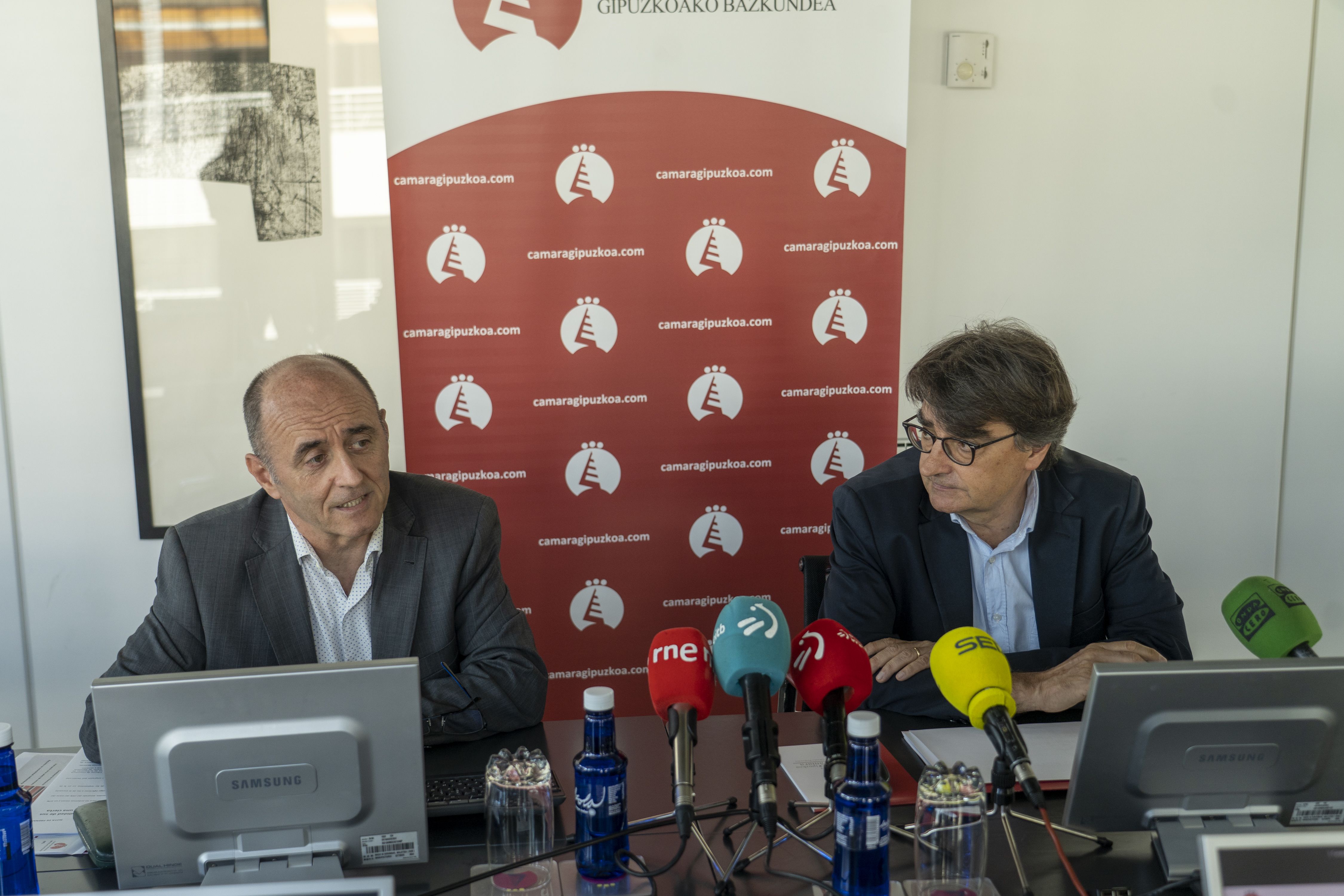 Iñigo Muguruza eta Javier Zubia Gipuzkoako Bazkundeko buruak, gaur Donostian. GORKA RUBIO / FOKU