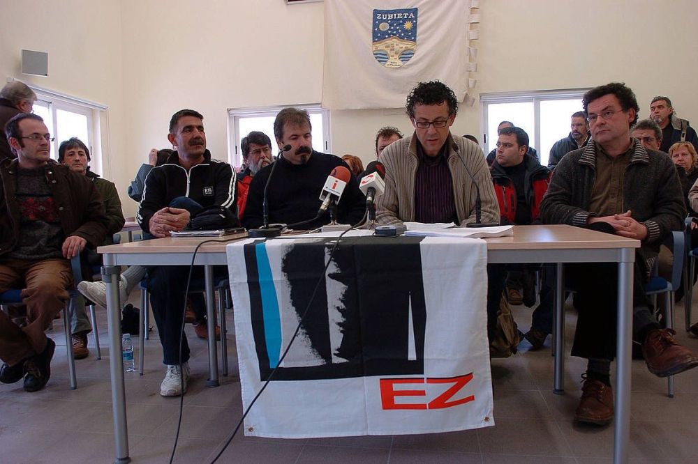 (ID_14021718) (Juan Carlos Ruiz/Argazki Press) Rueda de prensa ofrecida en Zubeta en la que personas conocidas de distintos ámbito... (ID_14021718) (Juan Carlos Ruiz/Argazki Press) Rueda de prensa ofrecida en Zubeta en la que personas conocidas de distintos ámbito...