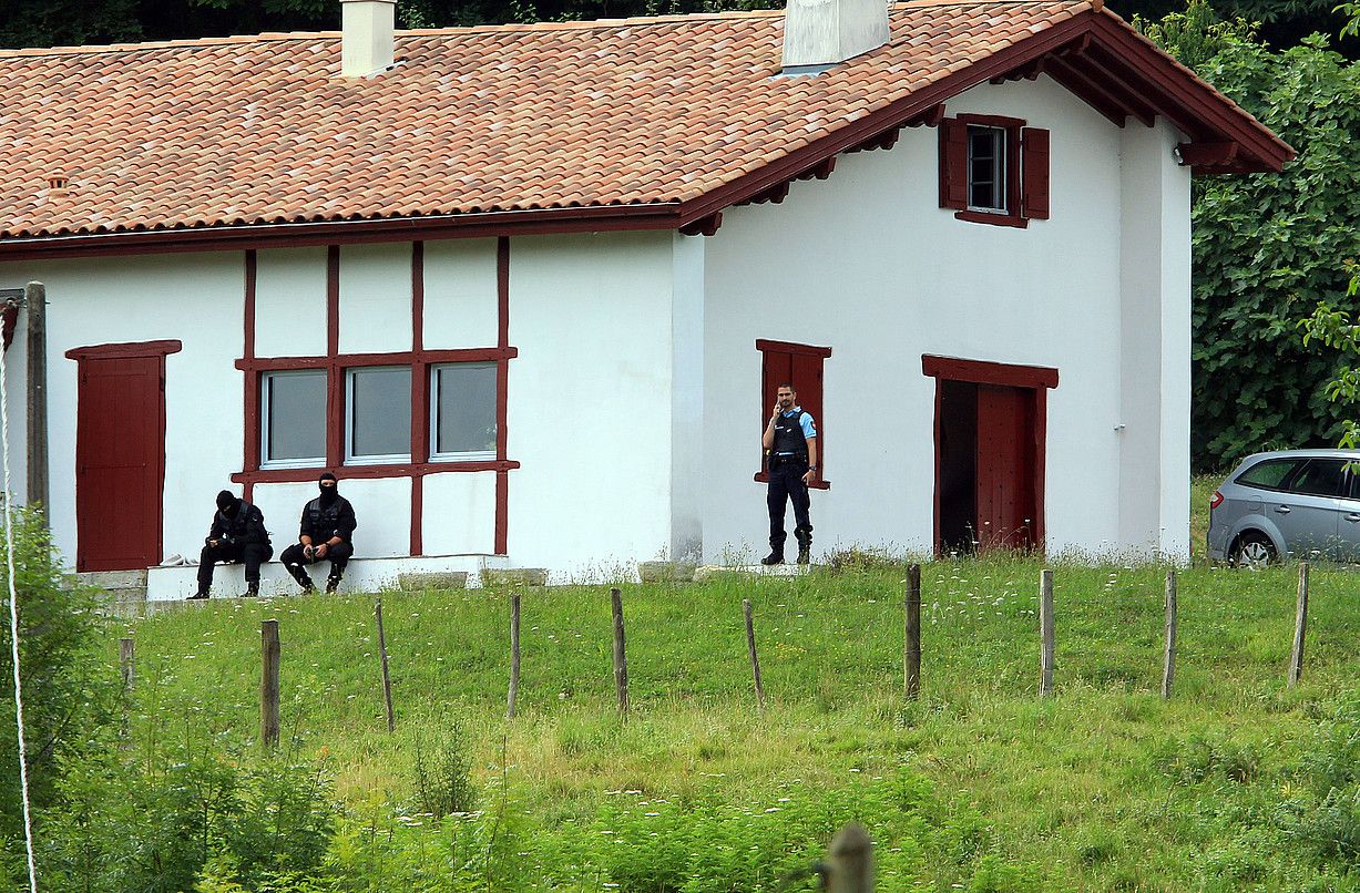 Poliziak 2015eko uztailaren 7an egin zuen operazioa, Ortzaizen. BOB EDME.