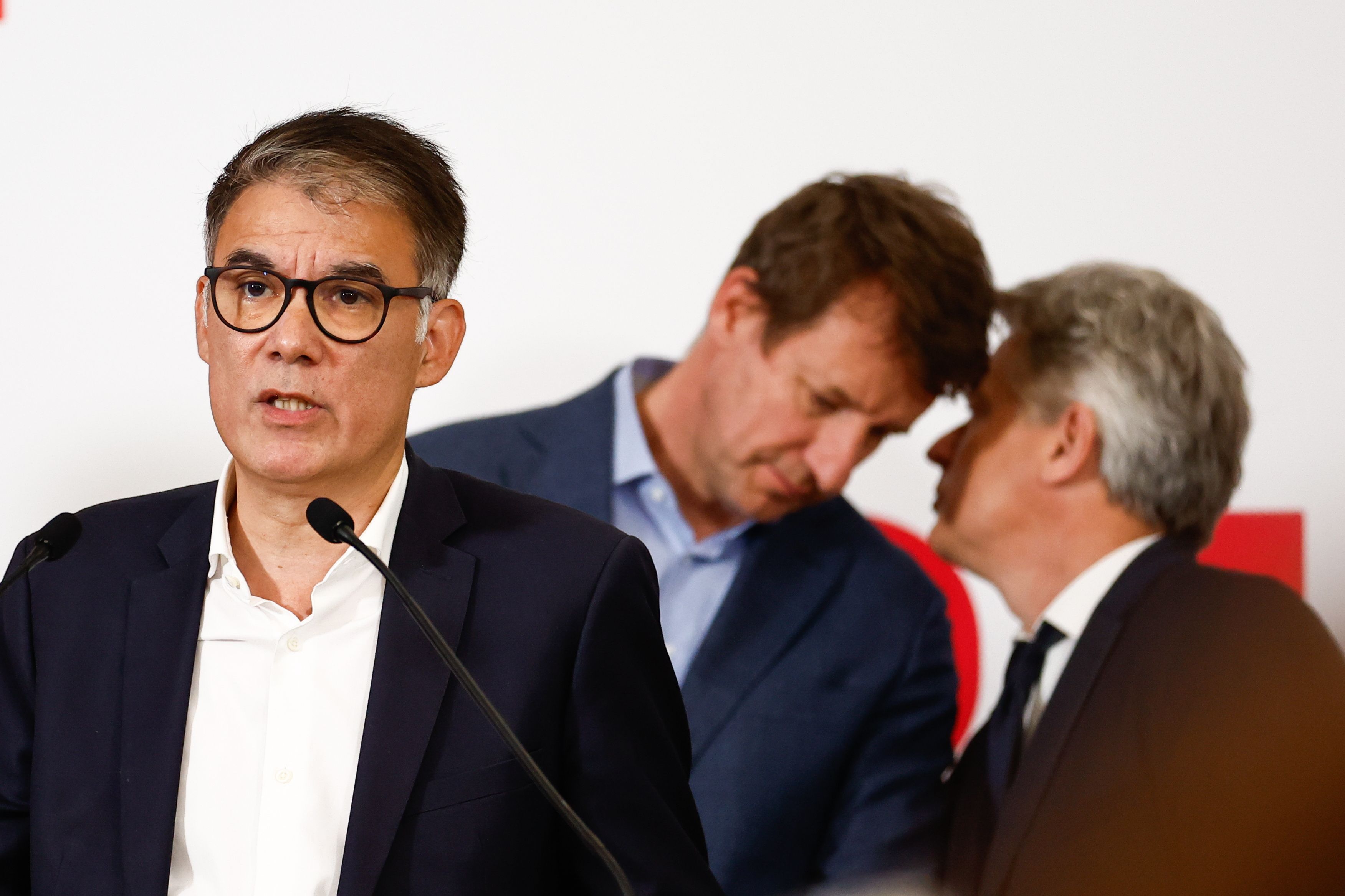 Olivier Faure PSren lehen idazkaria -ezkerrean-, hilaren 14an, Fronte Popular Berriaren agerraldi batean hitz egiten. MOHAMMED BADRA / EFE Olivier Faure PSren lehen idazkaria -ezkerrean-, hilaren 14an, Fronte Popular Berriaren agerraldi batean hitz egiten. MOHAMMED BADRA / EFE