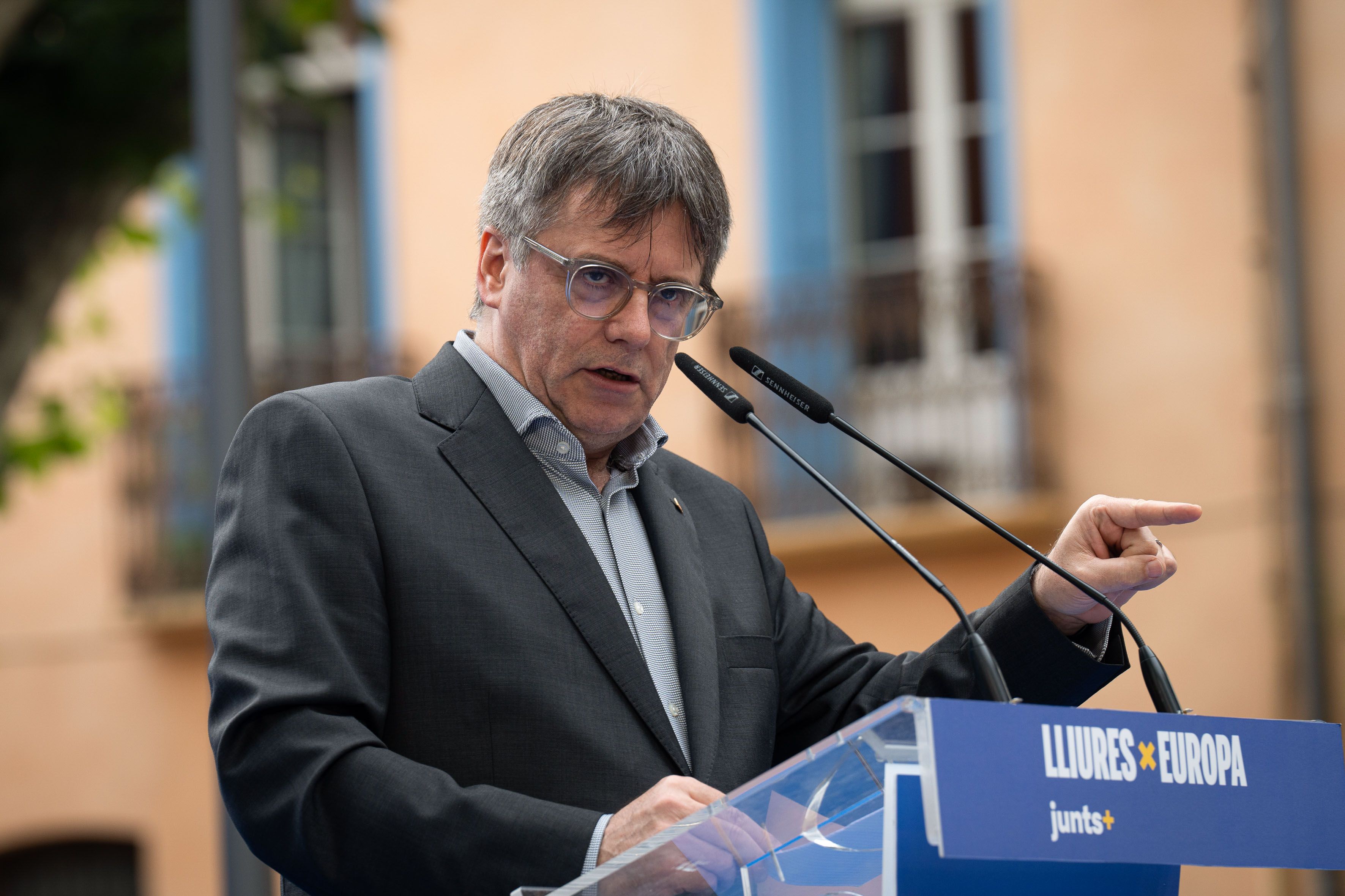 Carles Puigdemont ekitaldi batean, Cotlliuren (Ipar Katalunia), joan den ekainaren 7an. DAVID BORRAT / EFE 