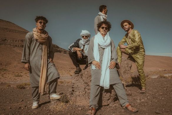 Tarwa N-Tiniri talde marokorra; desertuko bluesa jotzen dute. Uztailaren 13an joko dute.MUSIKAIRE