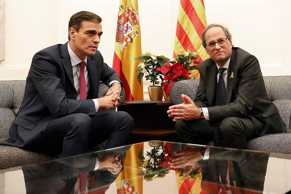Pedro Sanchez Espainiako presidentea eta Quim Torra Kataluniakoa, atzo Bartzelonan. ANDREU DALMAU / EFE. Pedro Sanchez Espainiako presidentea eta Quim Torra Kataluniakoa, atzo Bartzelonan. ANDREU DALMAU / EFE.