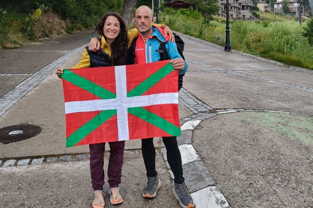 Ane Intxaurraga eta Iñigo Ais parapenteko hike&fly modalitateko x-Pyr probako partaideak Ane Intxaurraga eta Iñigo Ais parapenteko hike&fly modalitateko x-Pyr probako partaideak