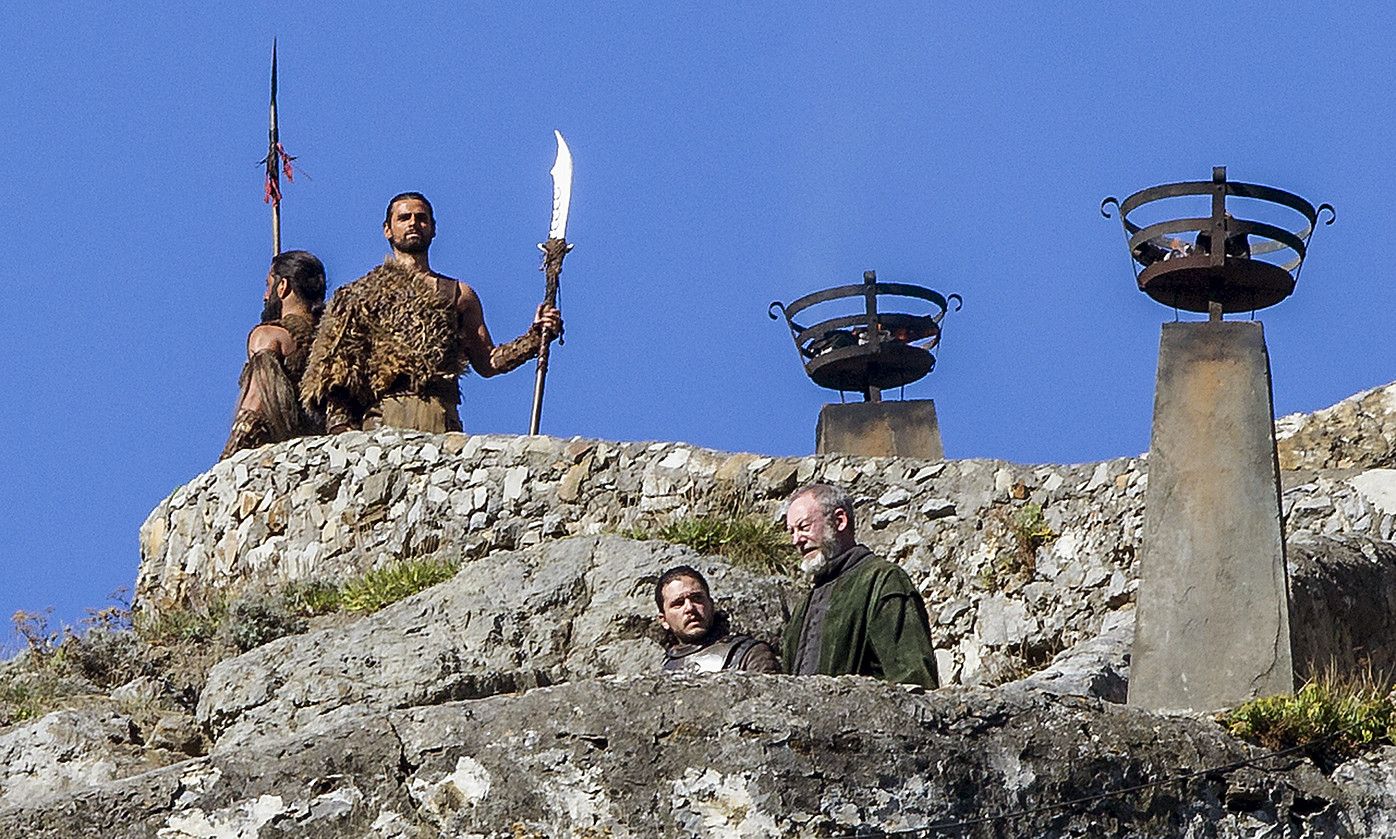 Game of thrones-en zazpigarren denboraldiko atalak —euskal kostaldeko irudiekin— azpidatzi dituzte. IÑAKI ANDRES / EFE.