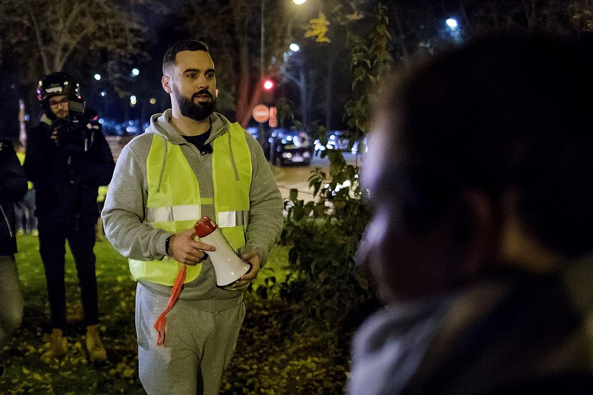 Eric Drouet Jaka Horietako kide ezagunetako bat, iazko azaroan, manifestazio batean. CHRISTOPHE PETIT TESSON / EFE.