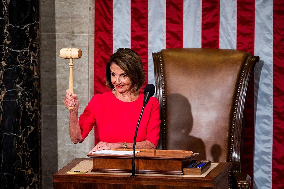 Nancy Pelosi demokrata atzo, AEBetako Ordezkarien Ganberako presidente aukeratua izan ondoren. SHAWN THEW / EFE. Nancy Pelosi demokrata atzo, AEBetako Ordezkarien Ganberako presidente aukeratua izan ondoren. SHAWN THEW / EFE.
