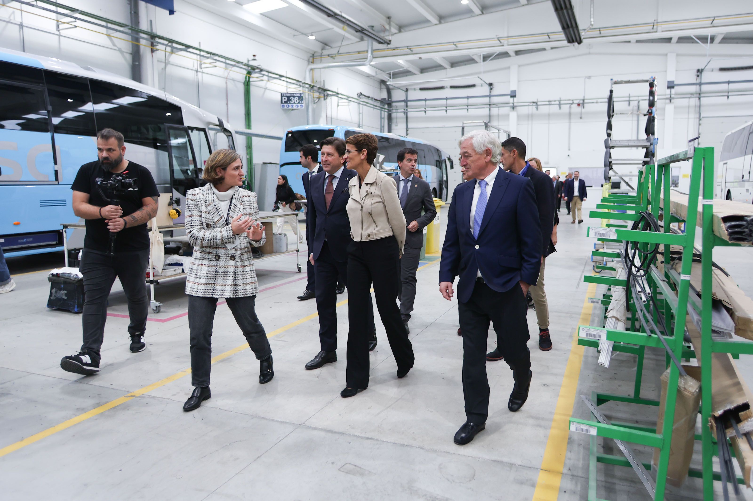 Maria Txibite Nafarroako lehendakaria, iazko urrian Sunsundeguiren lantegira eginiko bisitan. BERRIA