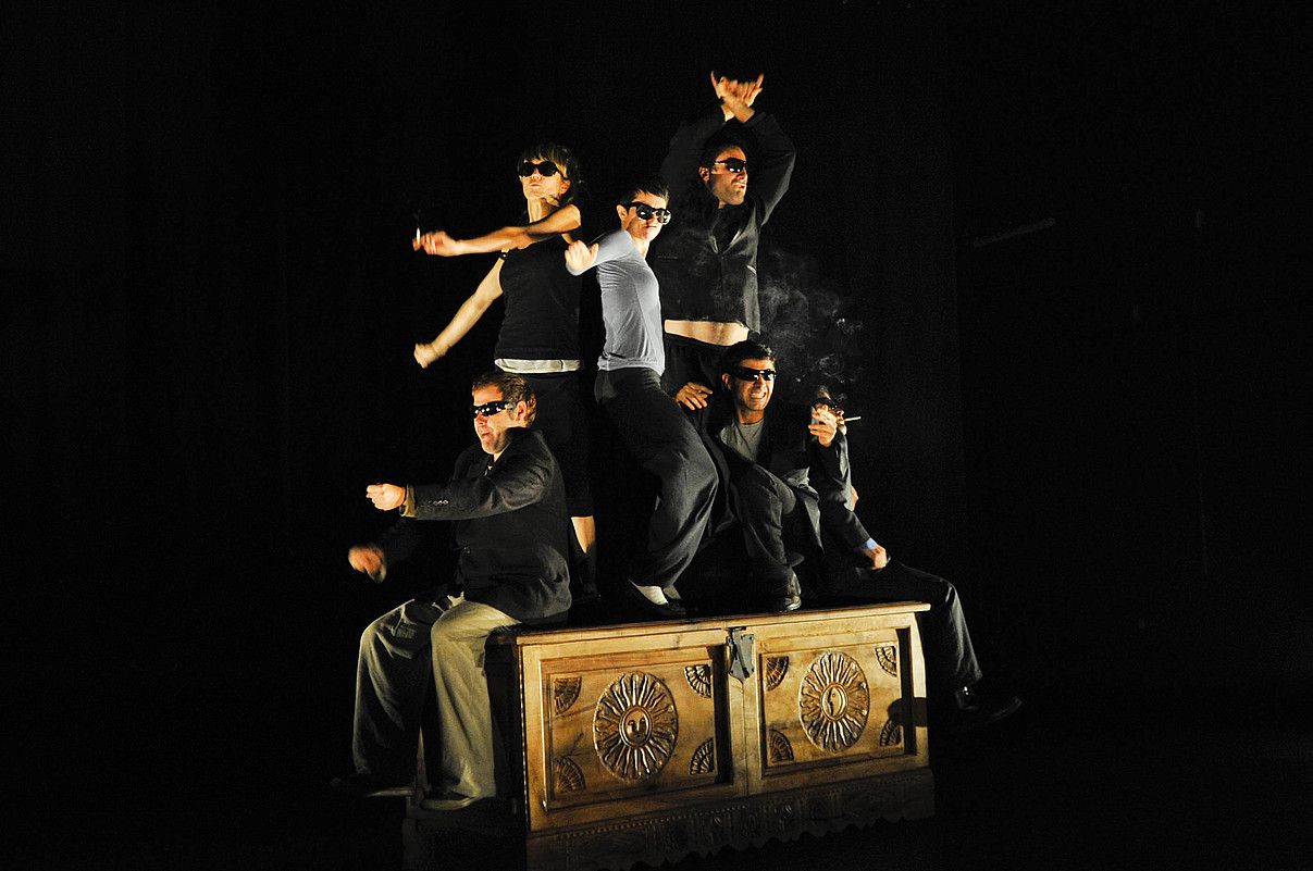Le Petit Theatre de Pain, Artedrama eta Dejabu konpainiek 2010ean sortutako Errautsak antzezlana. NICOLAS MOLLO. Le Petit Theatre de Pain, Artedrama eta Dejabu konpainiek 2010ean sortutako Errautsak antzezlana. NICOLAS MOLLO.